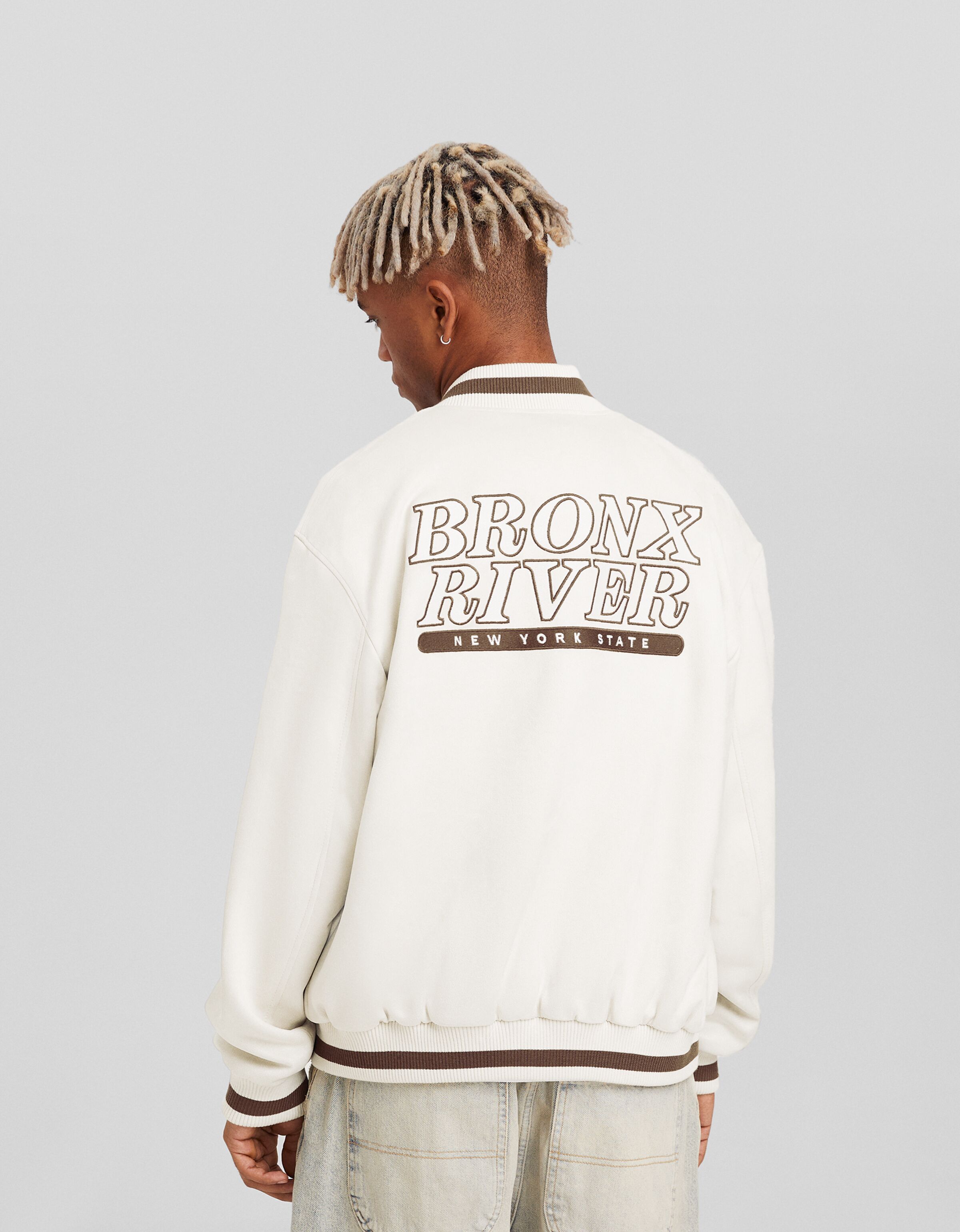 Cazadora bomber efecto ante bordado