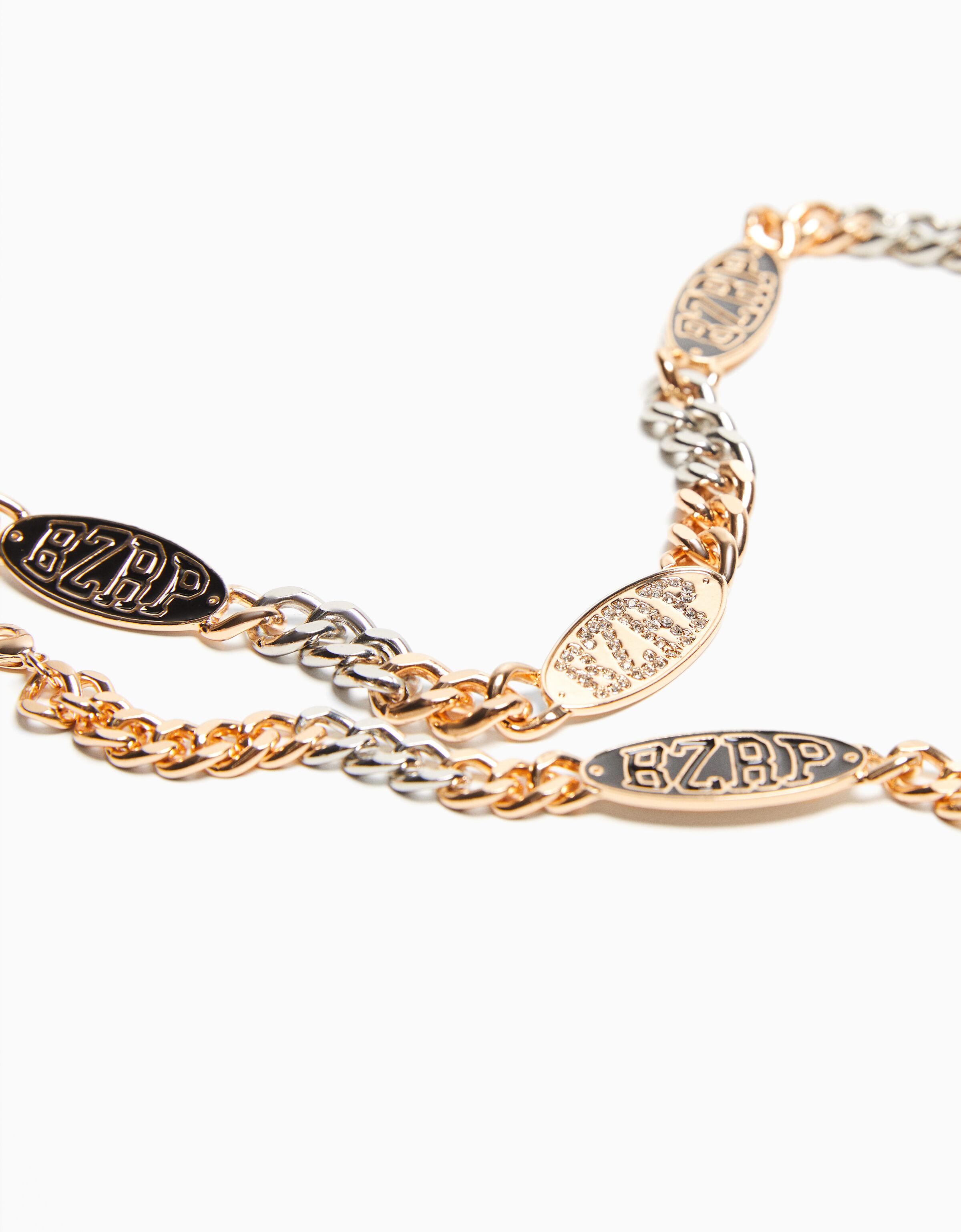 Collar y pulsera BERSHKA ft. BIZARRAP