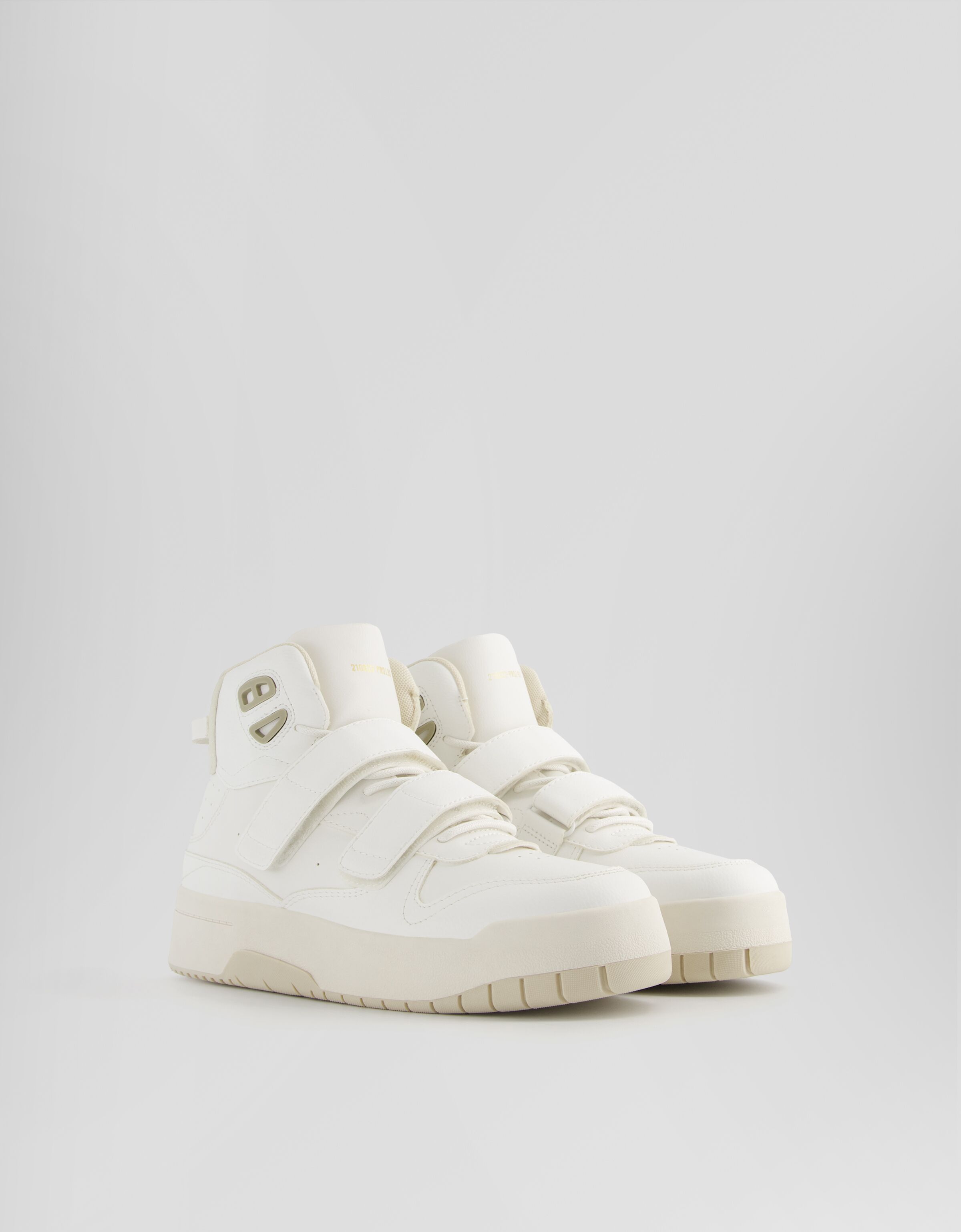 Zapatillas abotinadas tiras detalles técnicos