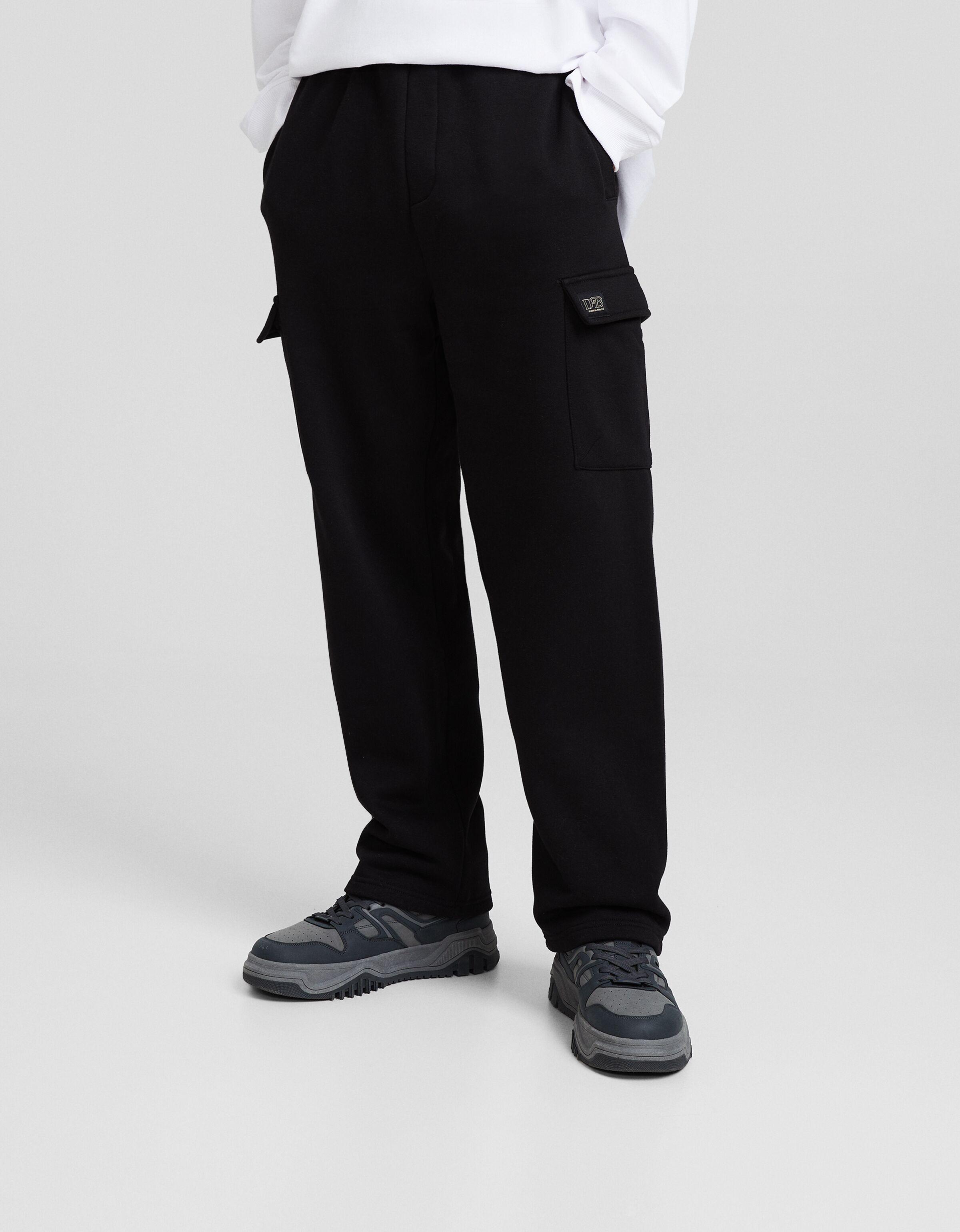 Pantalón wide leg cargo felpa