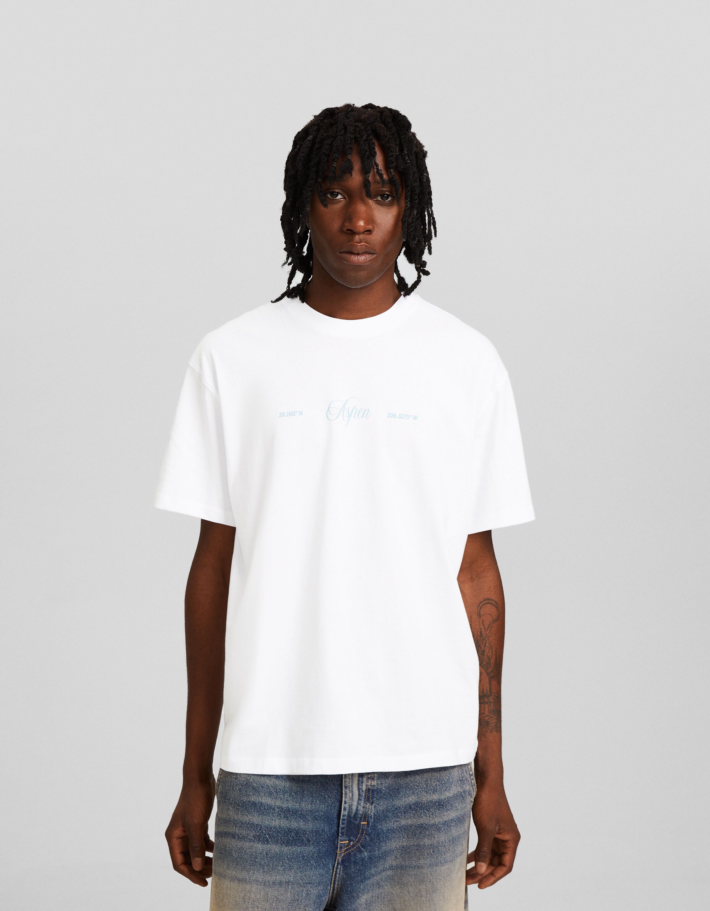 Camiseta manga corta boxy fit print bordado