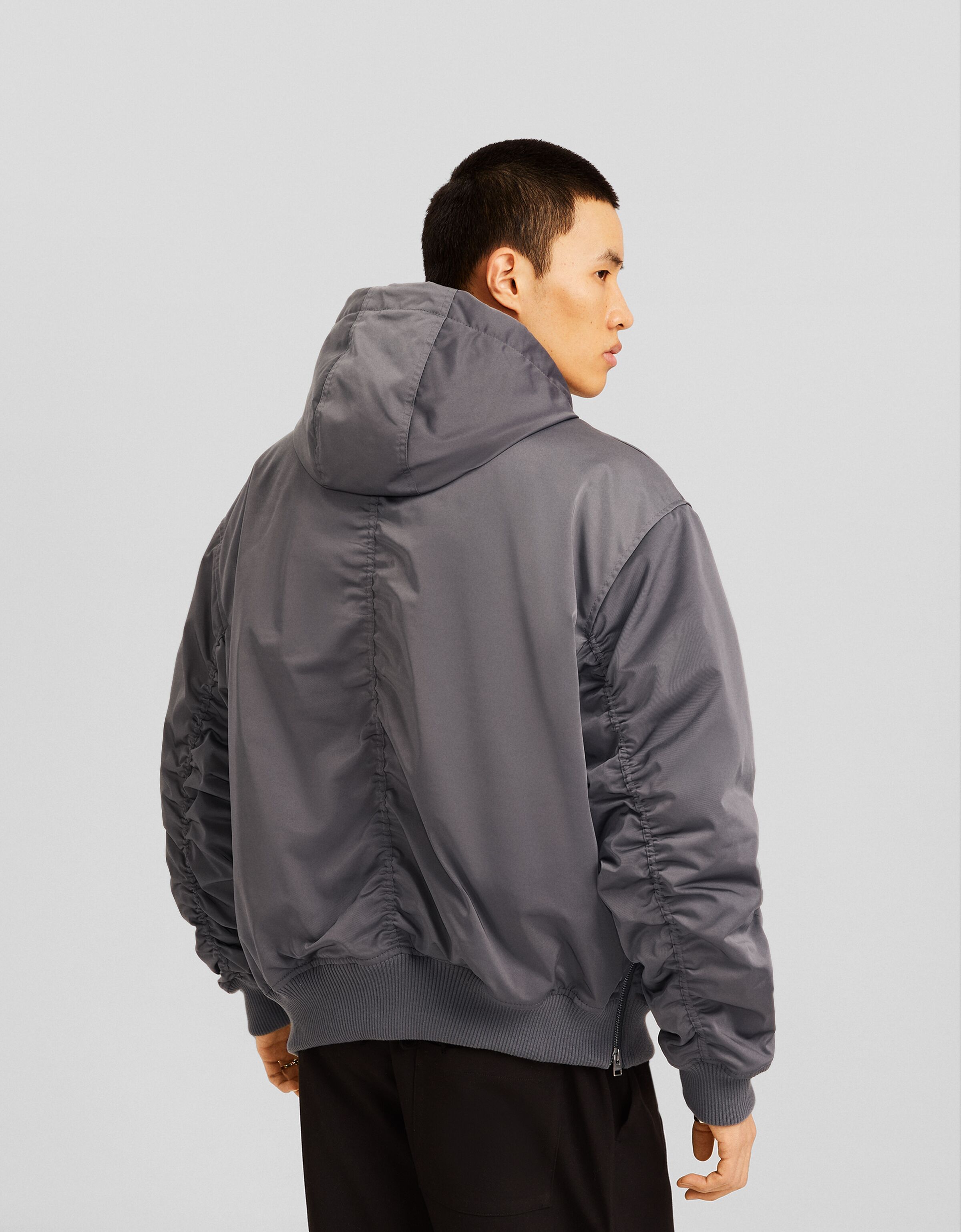 Cazadora capucha bomber oversize