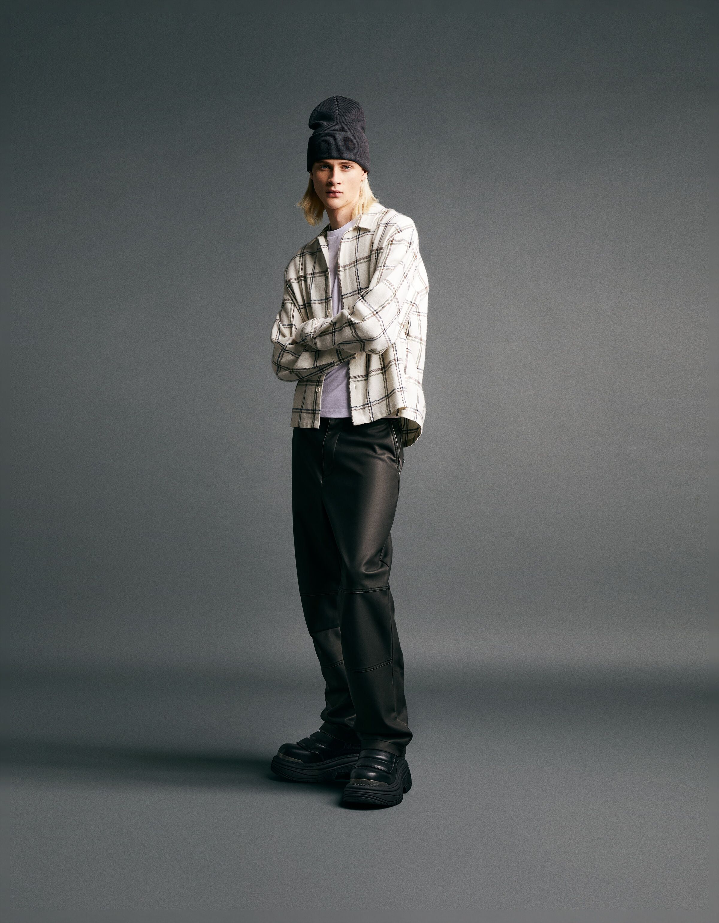 Botines plataforma acolchados detalle hebillas hombre