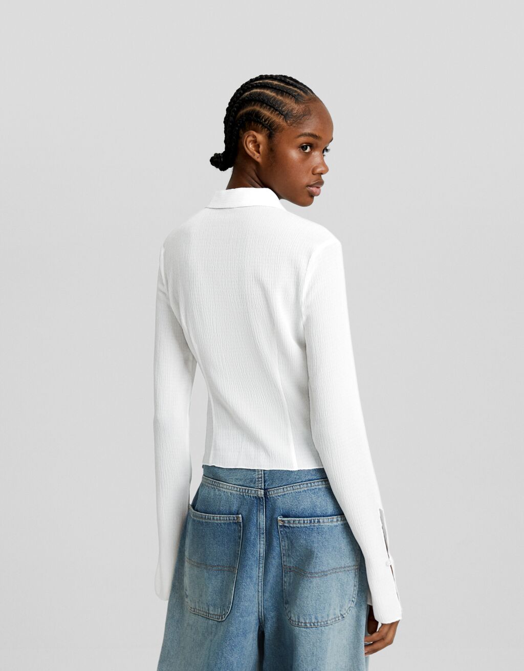 Camisa manga larga cropped ajustada gofrada