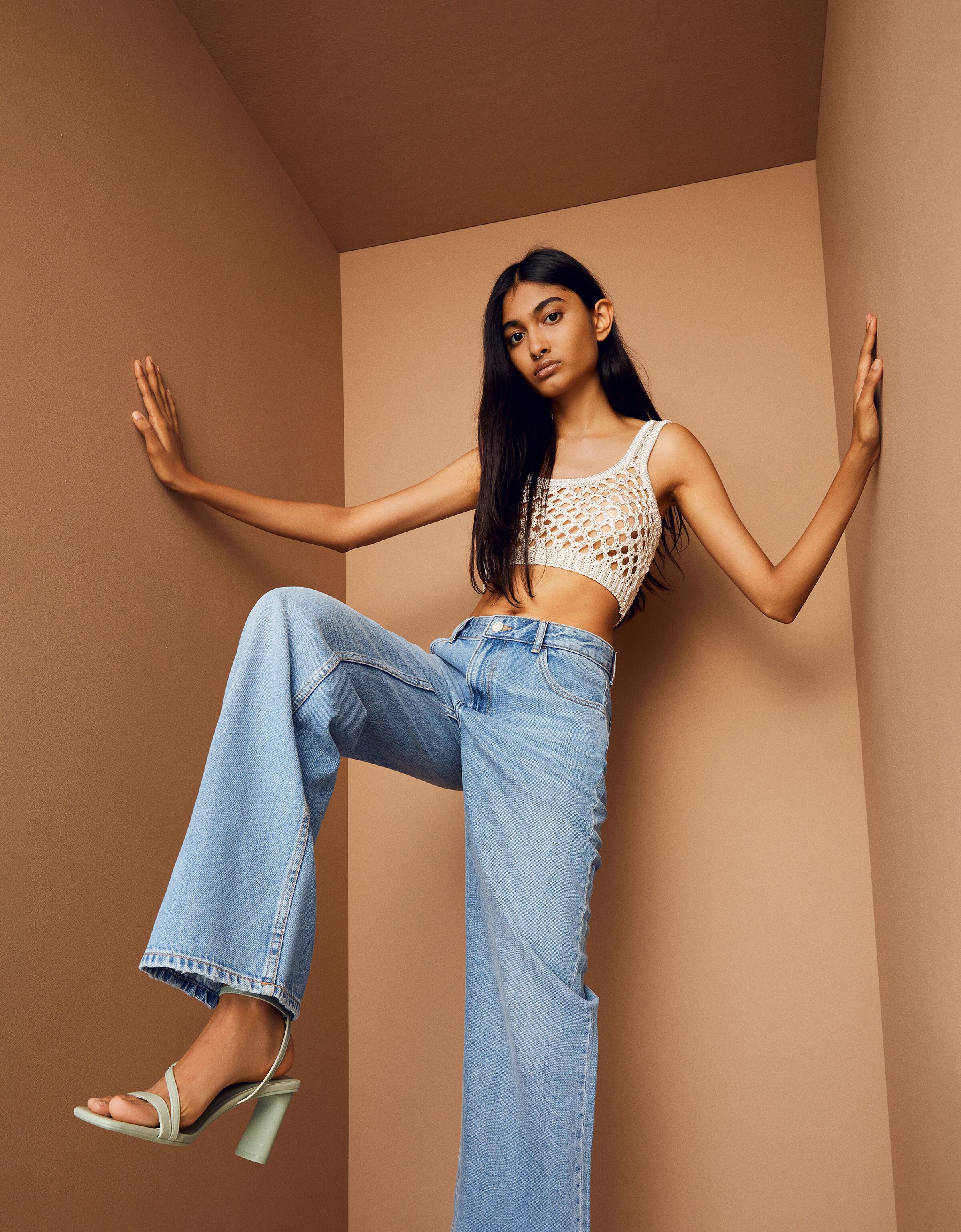 Sandalia tacón tiras pulsera