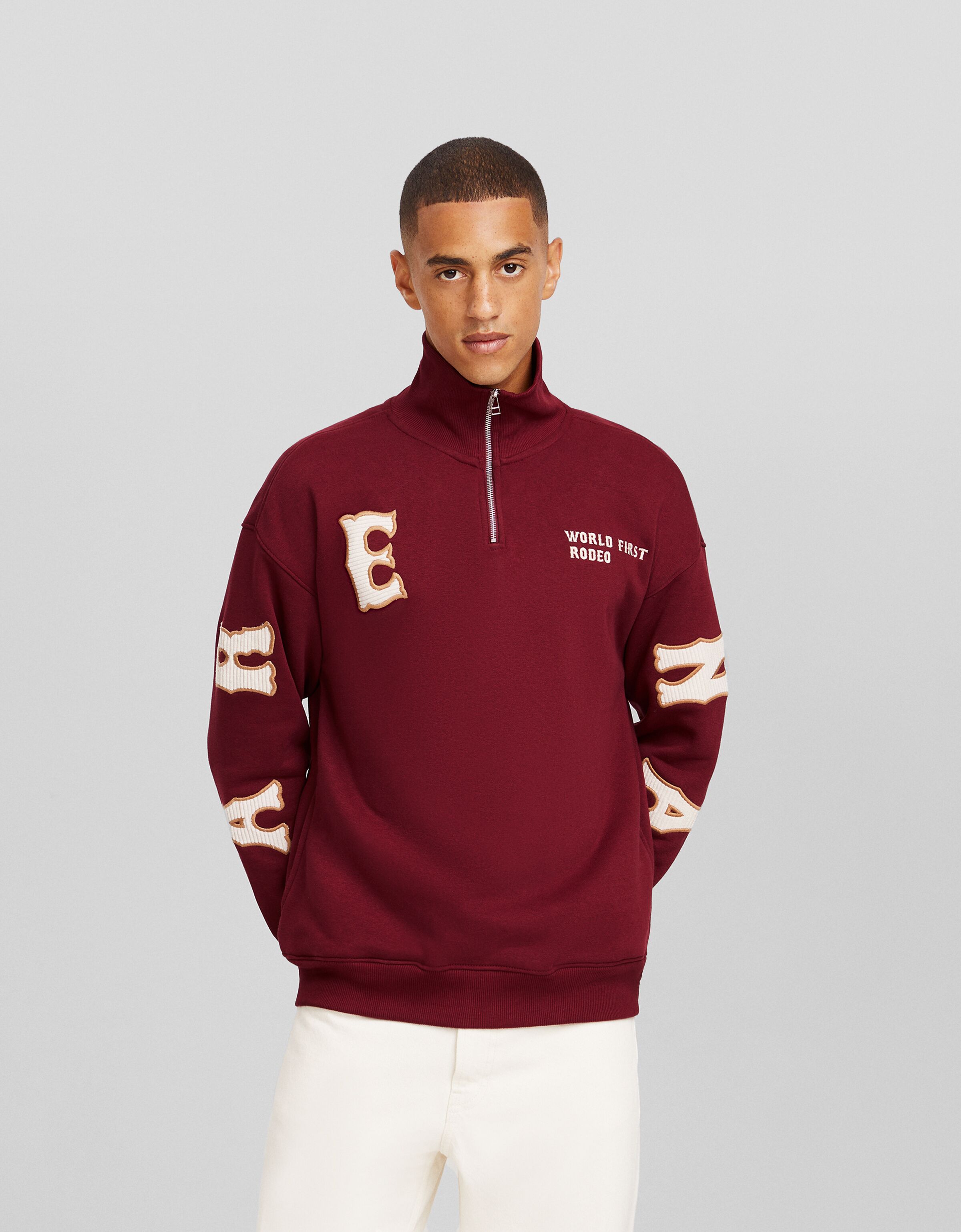 Sudadera cuello subido cremallera parches