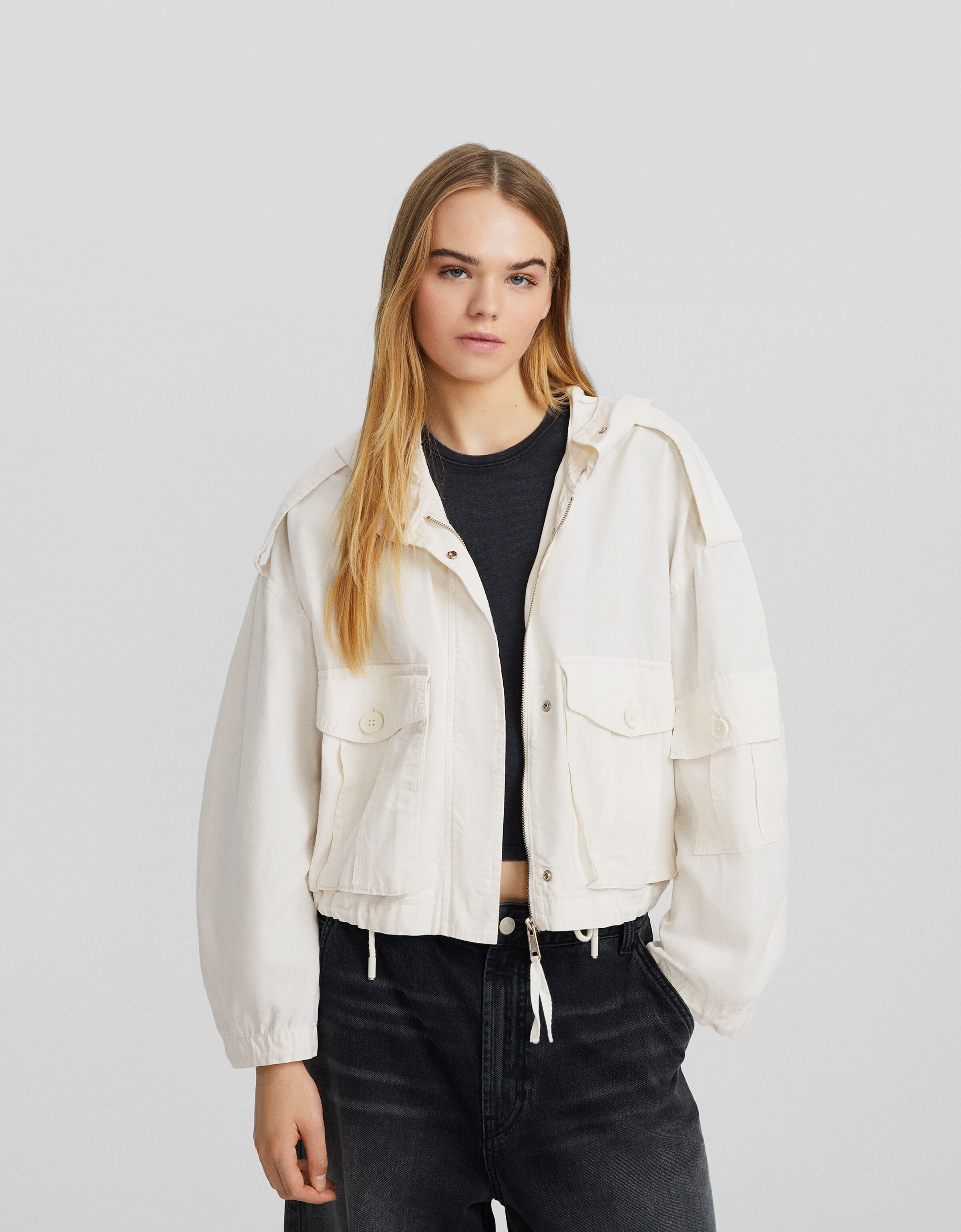 Cazadora capucha bolsillos algodón