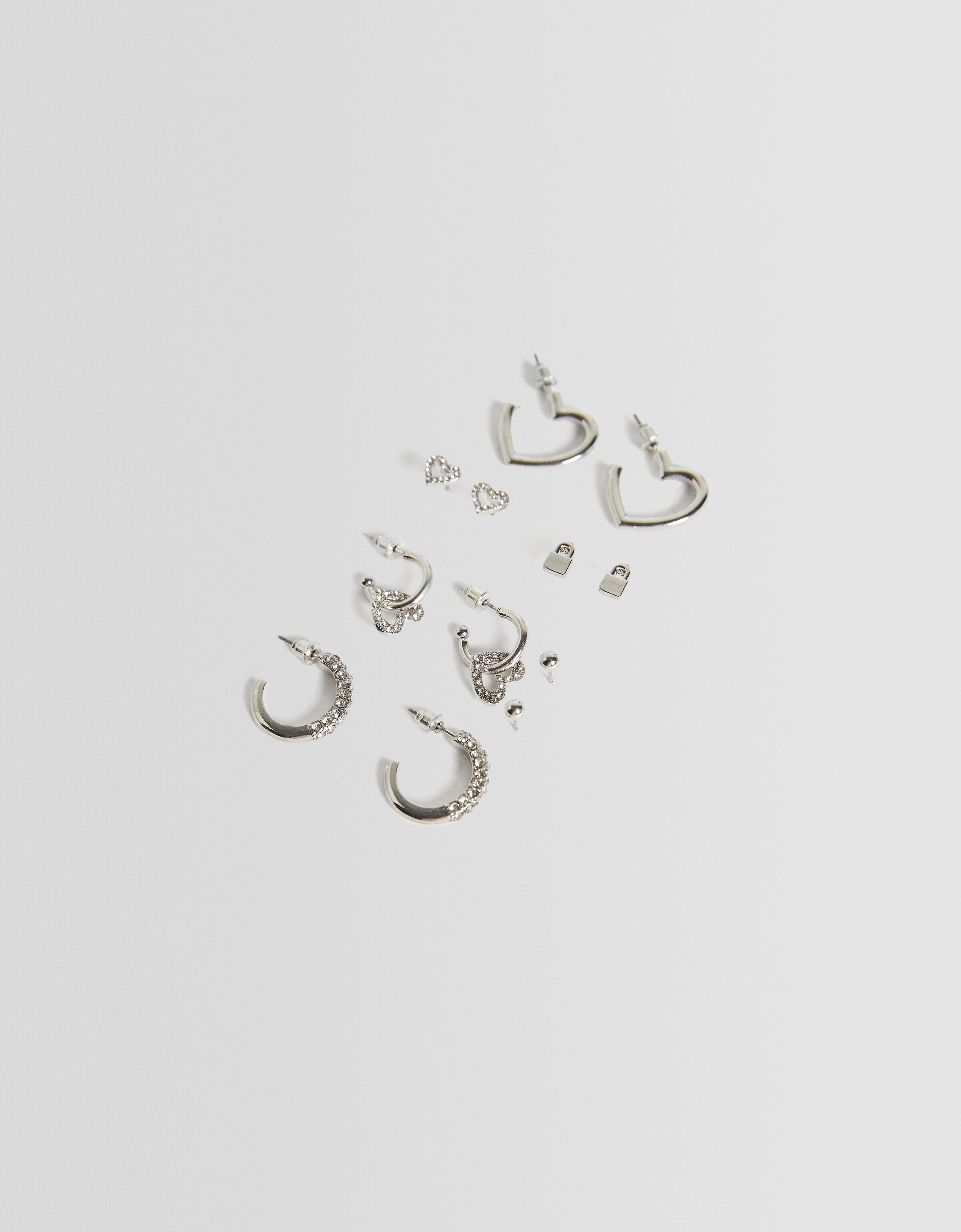 Set 6 pendientes pedrería corazón