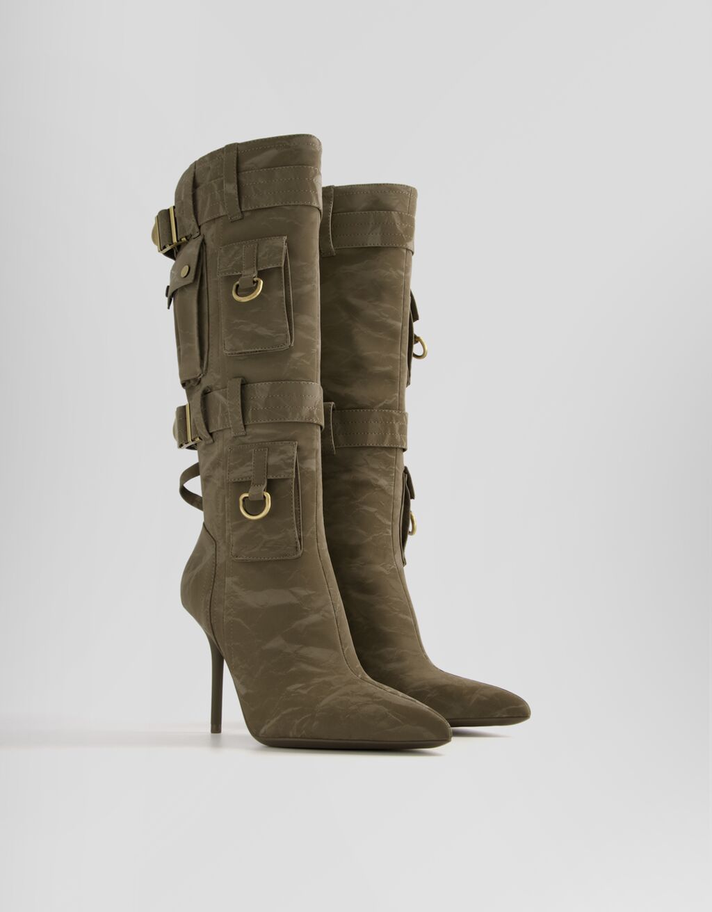 Botas tacón fino bolsillos detalles metálicos