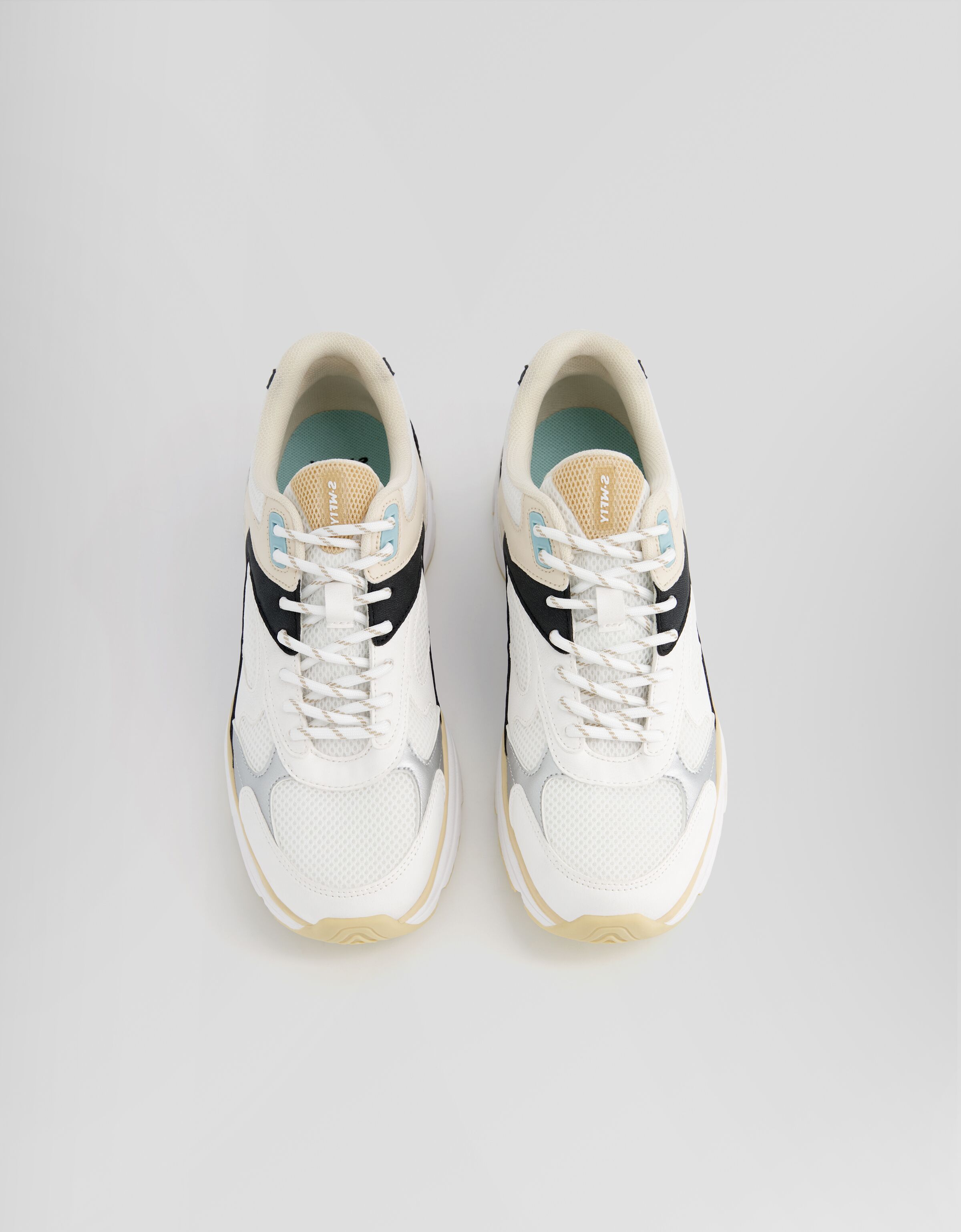 Zapatillas combinadas rejilla detalles metalizados