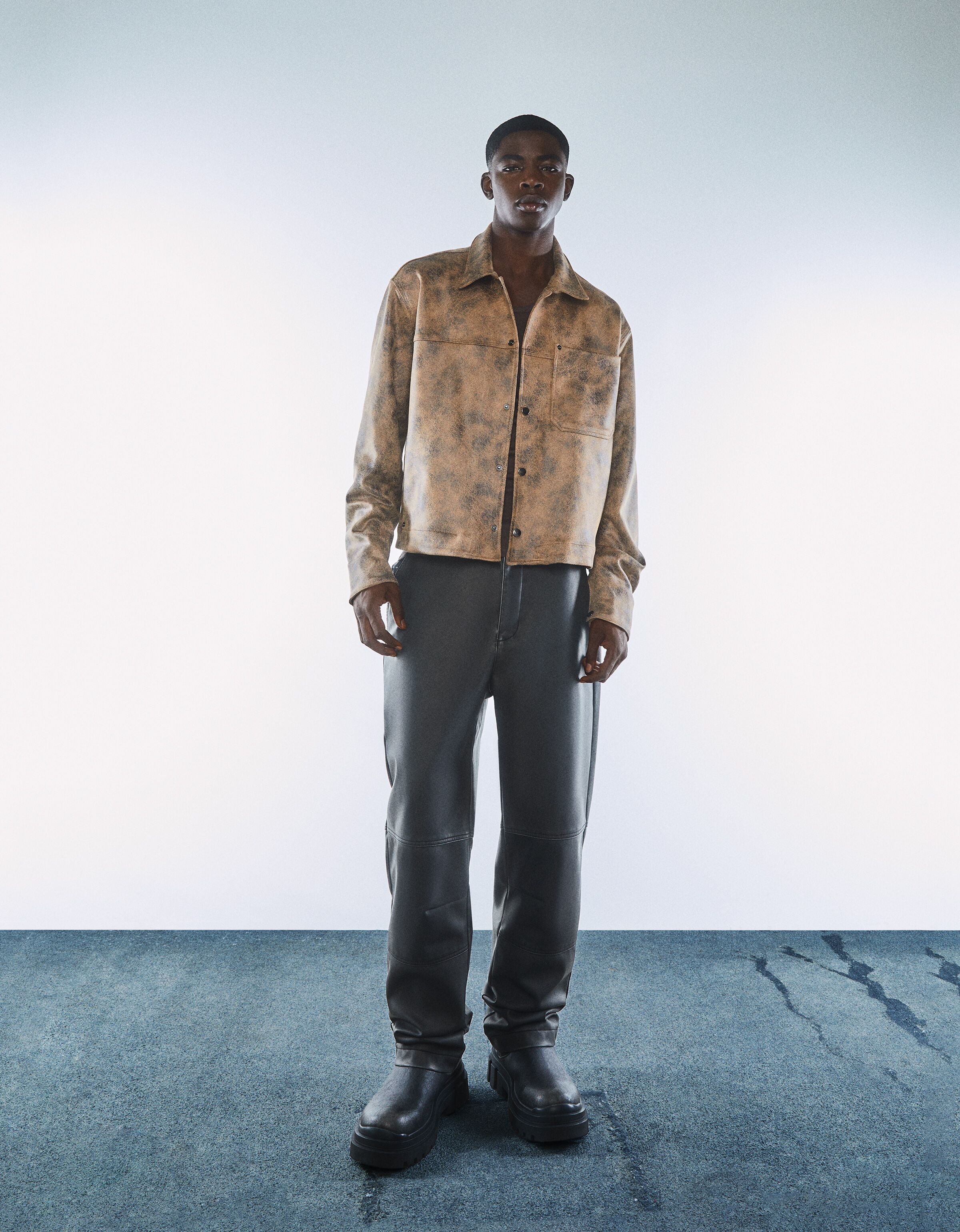 Botines moteros efecto desgastado hombre