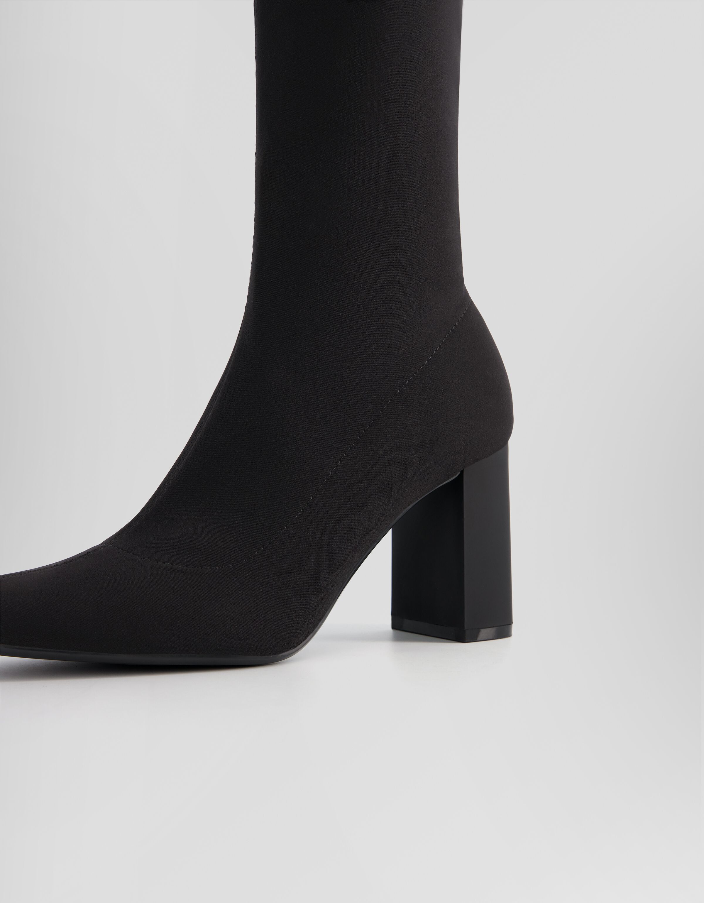 Botines tacón medio ajustados