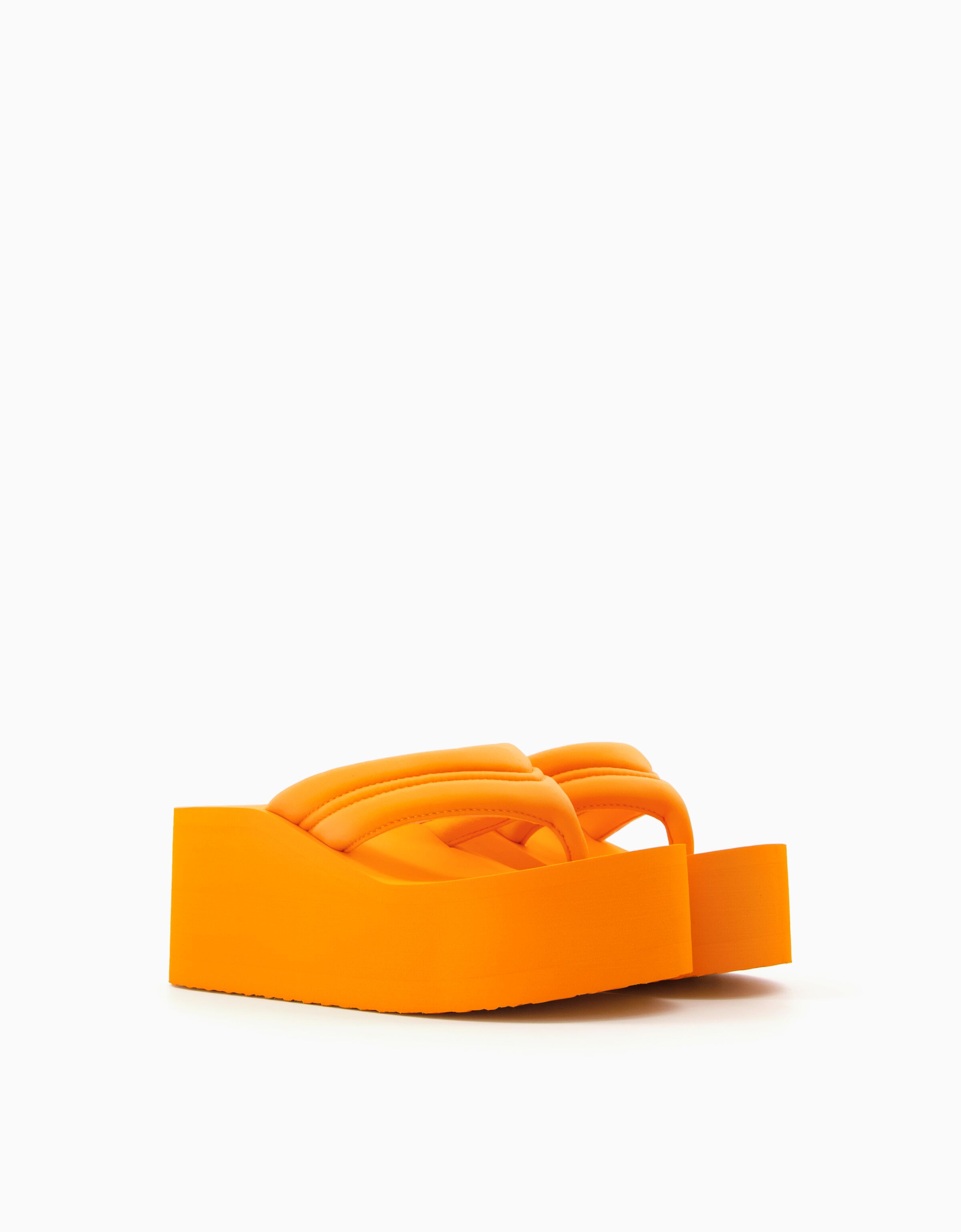 Sandalia plataforma acolchada