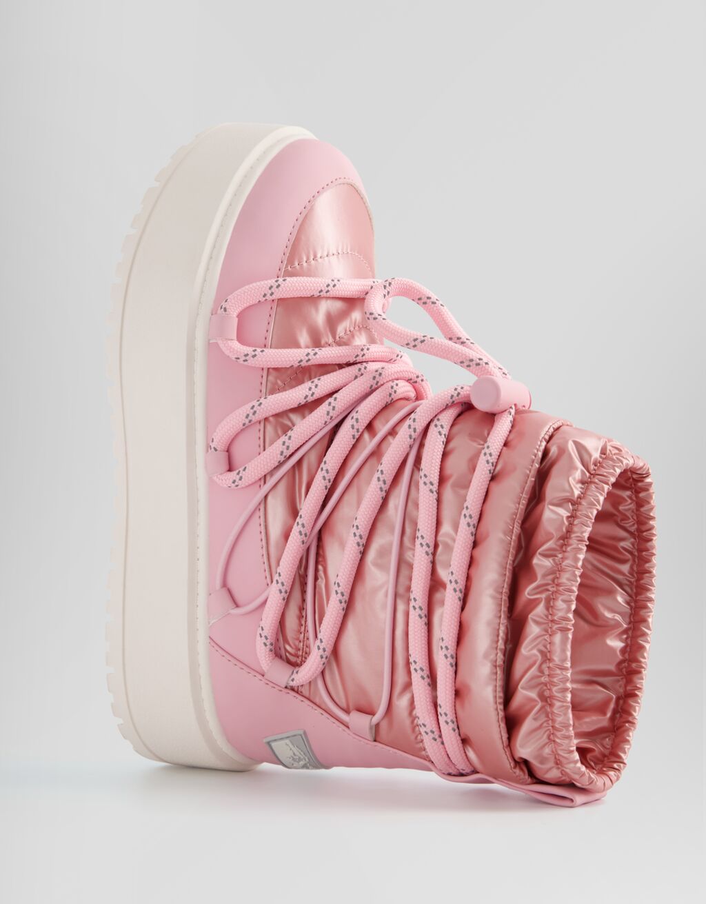 Botines plataforma acolchados detalles cordones