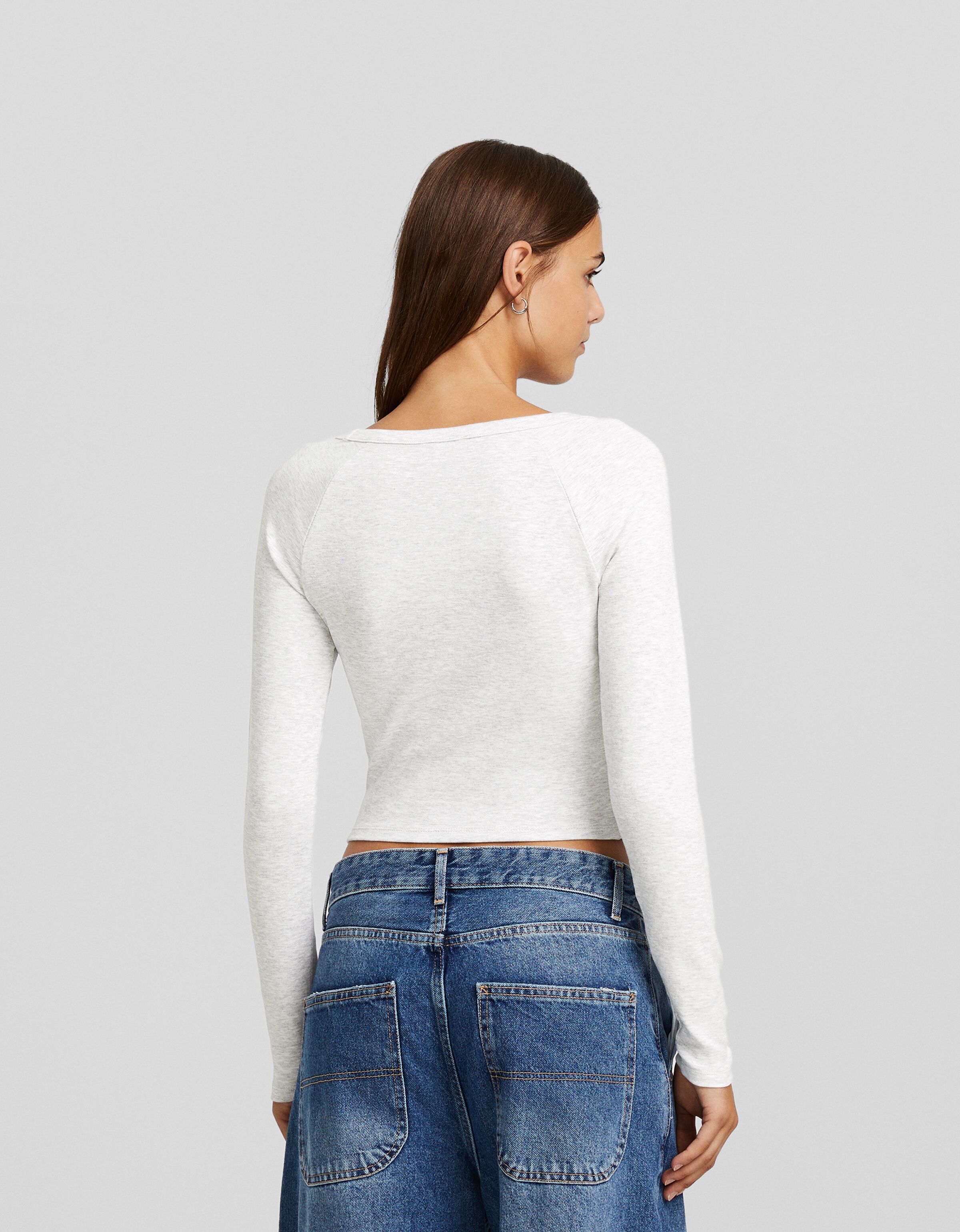 Camiseta manga larga cuello pico