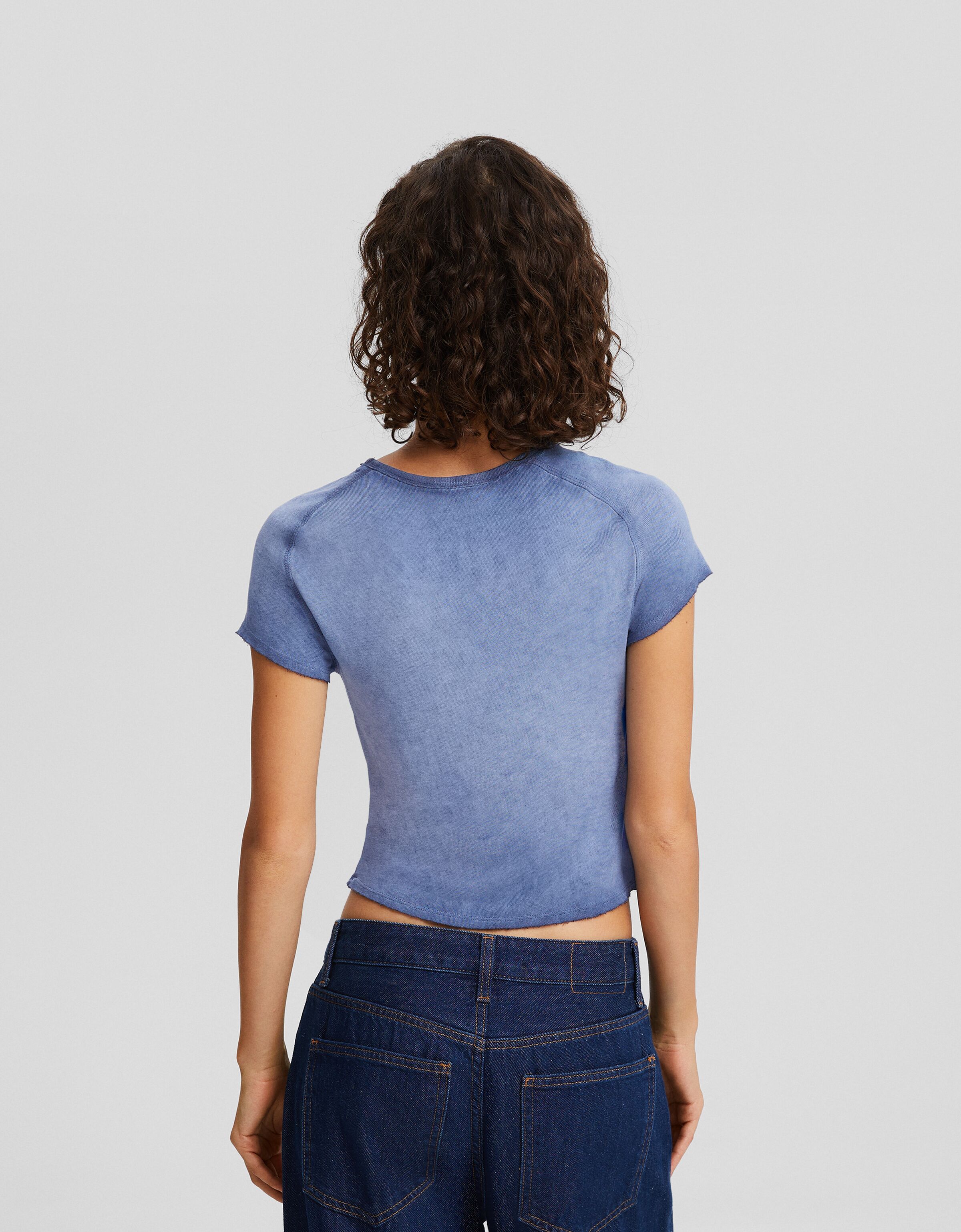 Camiseta manga corta efecto lavado strass