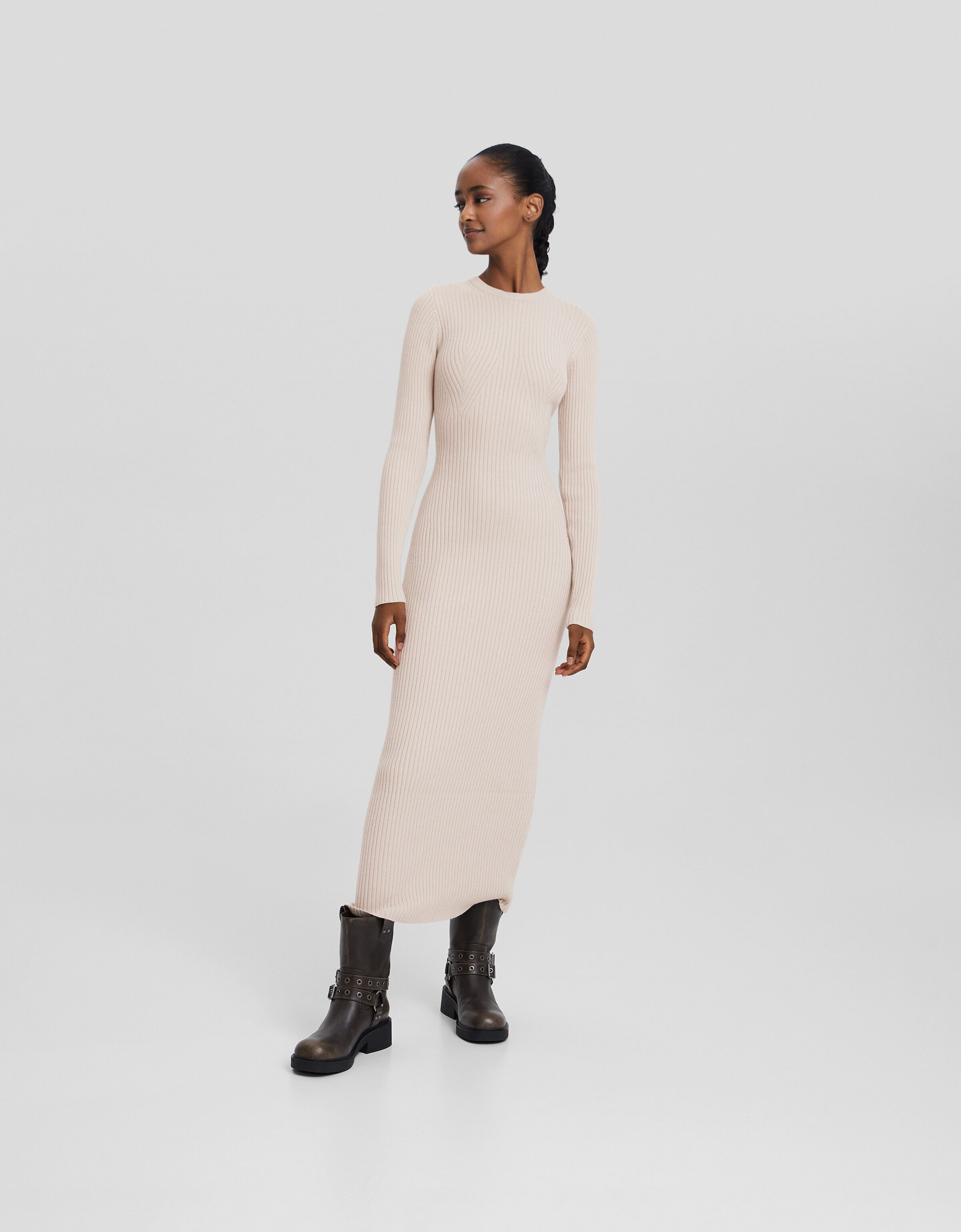 Vestido midi manga larga rib cut out espalda