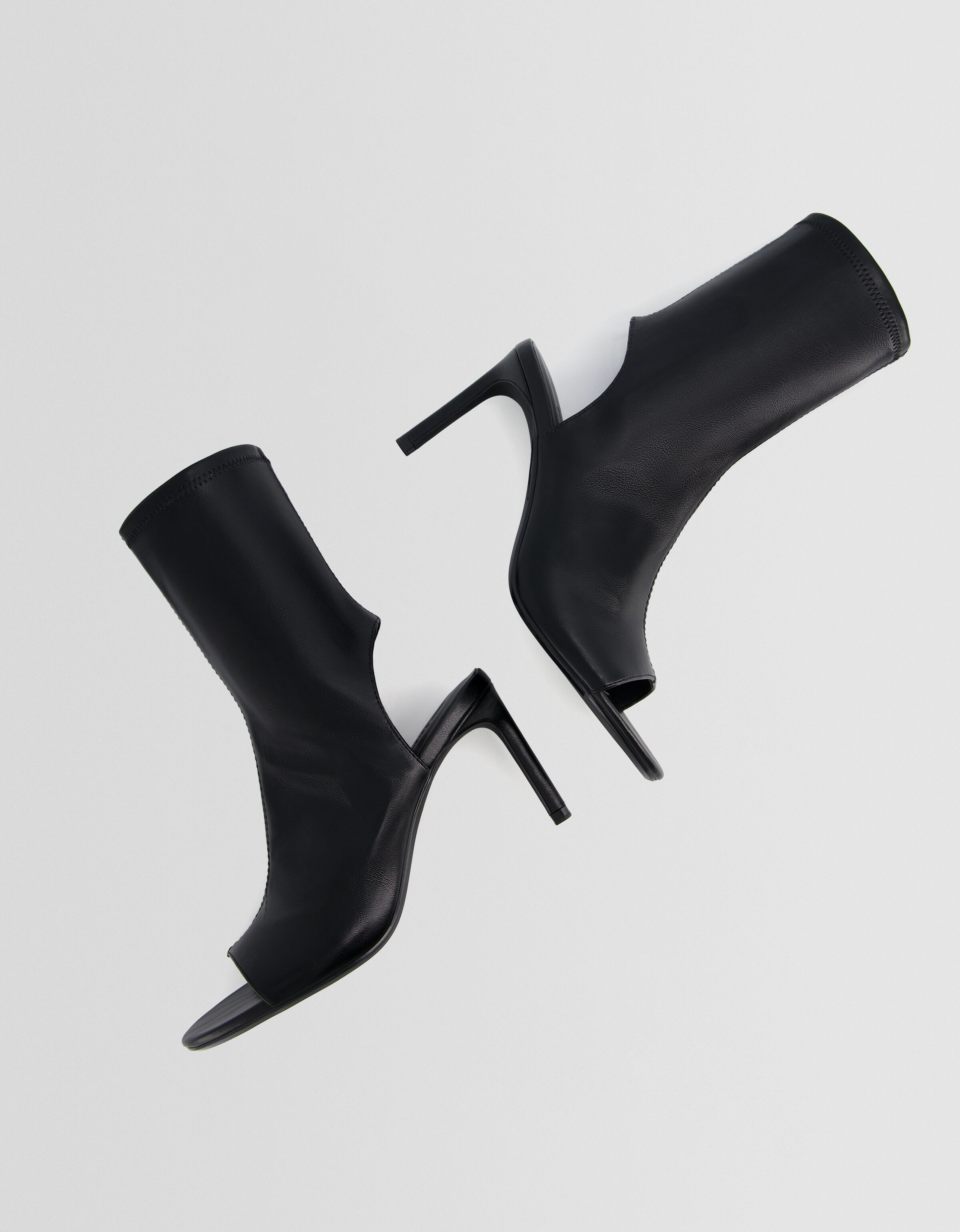 Botines tacón destalonados con abertura en la puntera  Generation Bershka