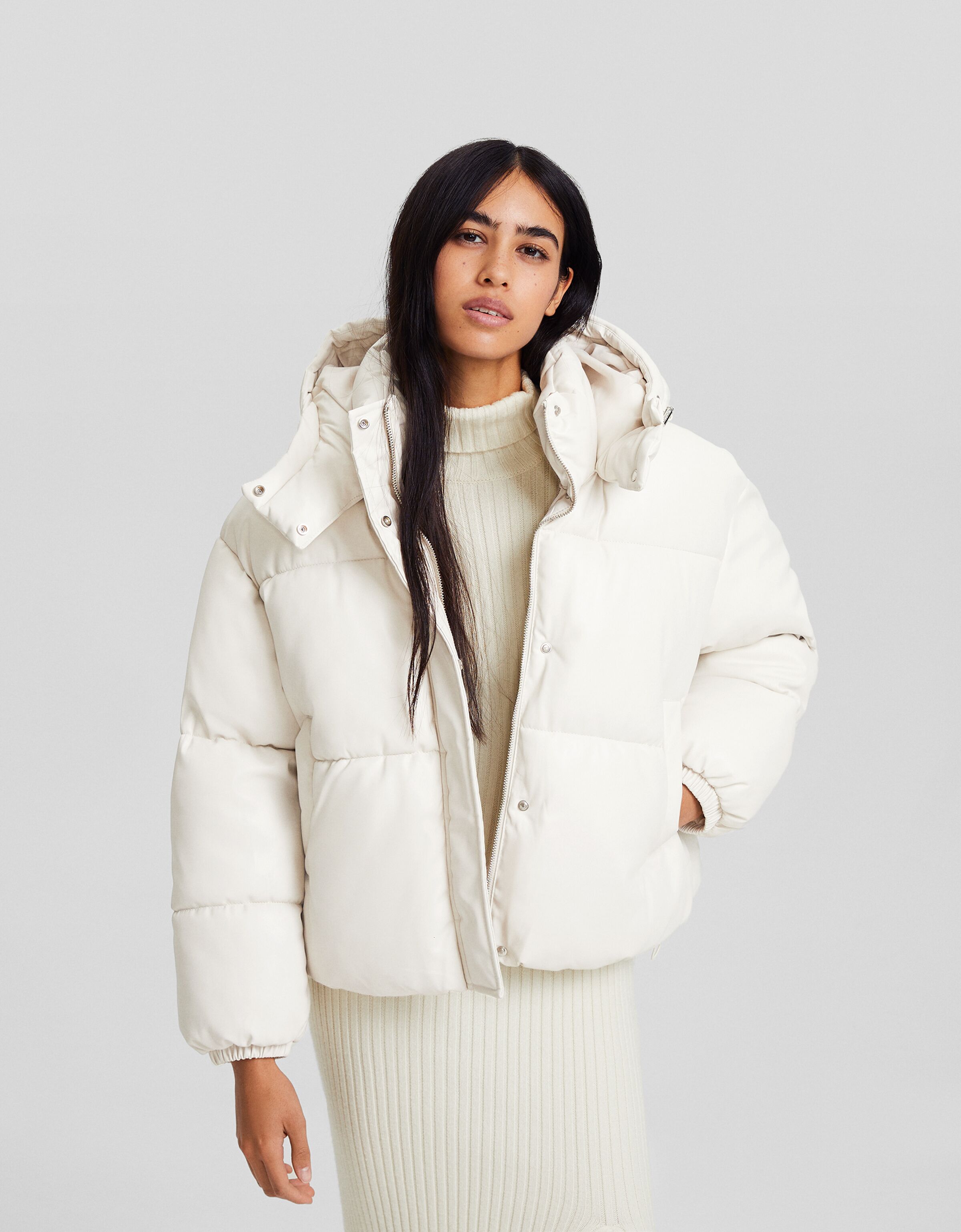 Cazadora acolchada capucha efecto piel