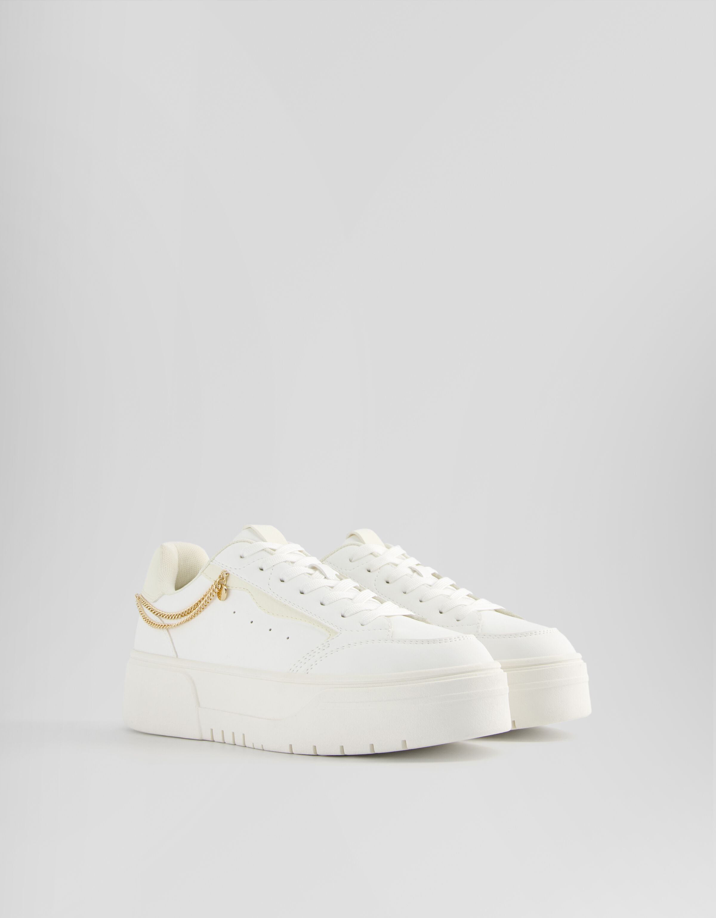 Zapatillas plataforma detalle cadena