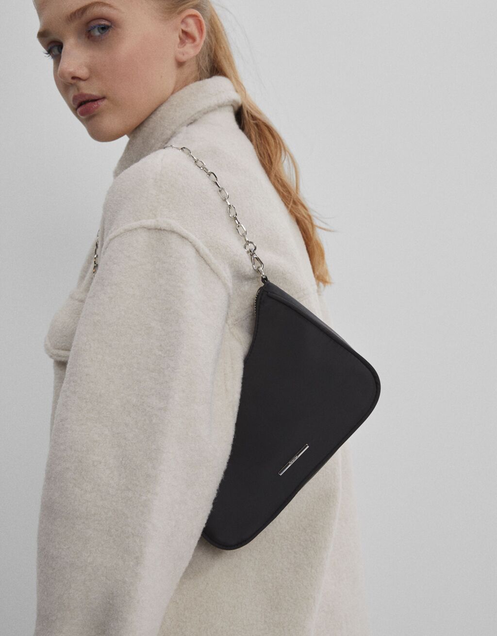 Bolso bandolera multiposición satinado cadena