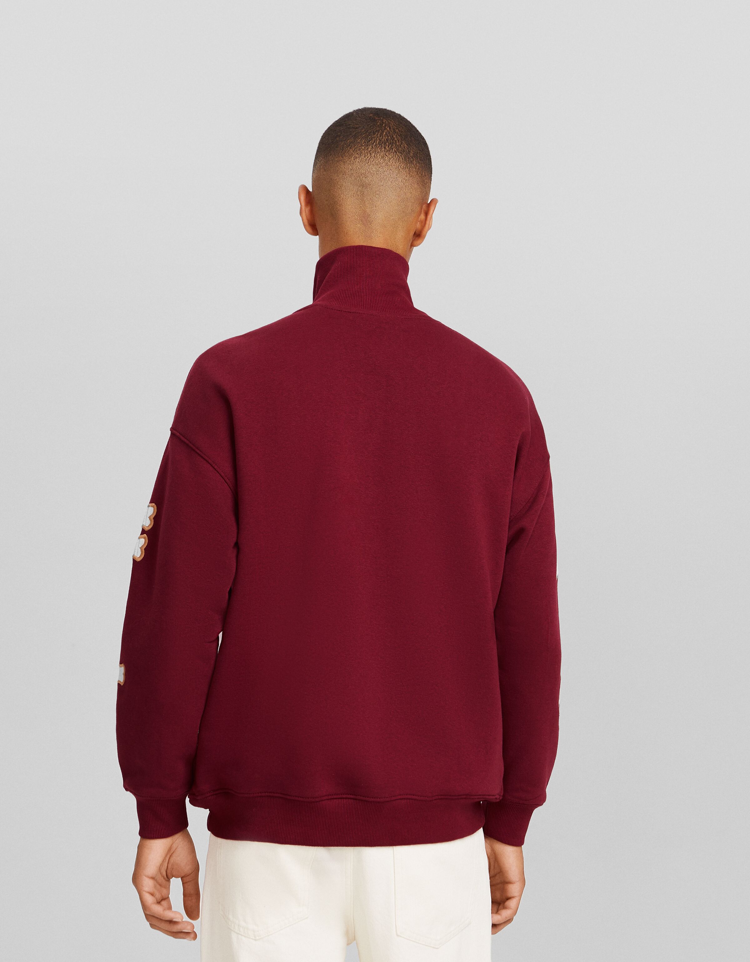 Sudadera cuello subido cremallera parches