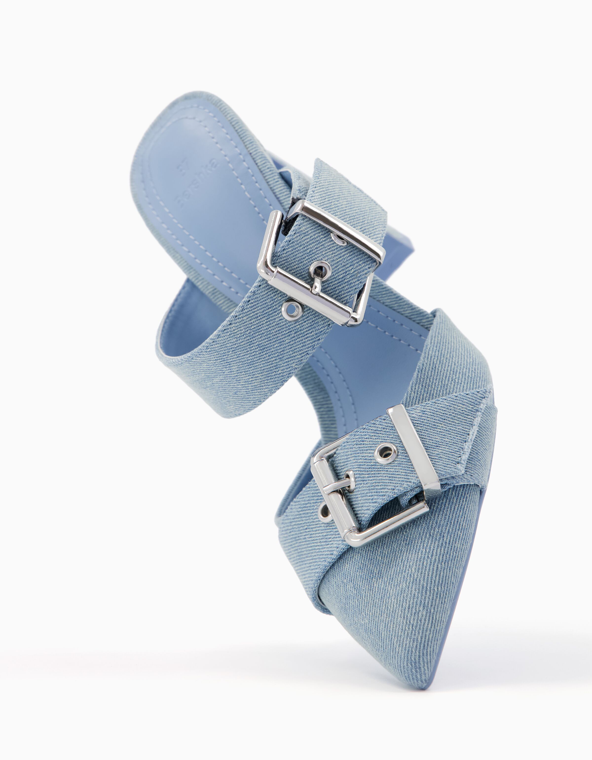 Zapato tacón hebillas tipo mule denim