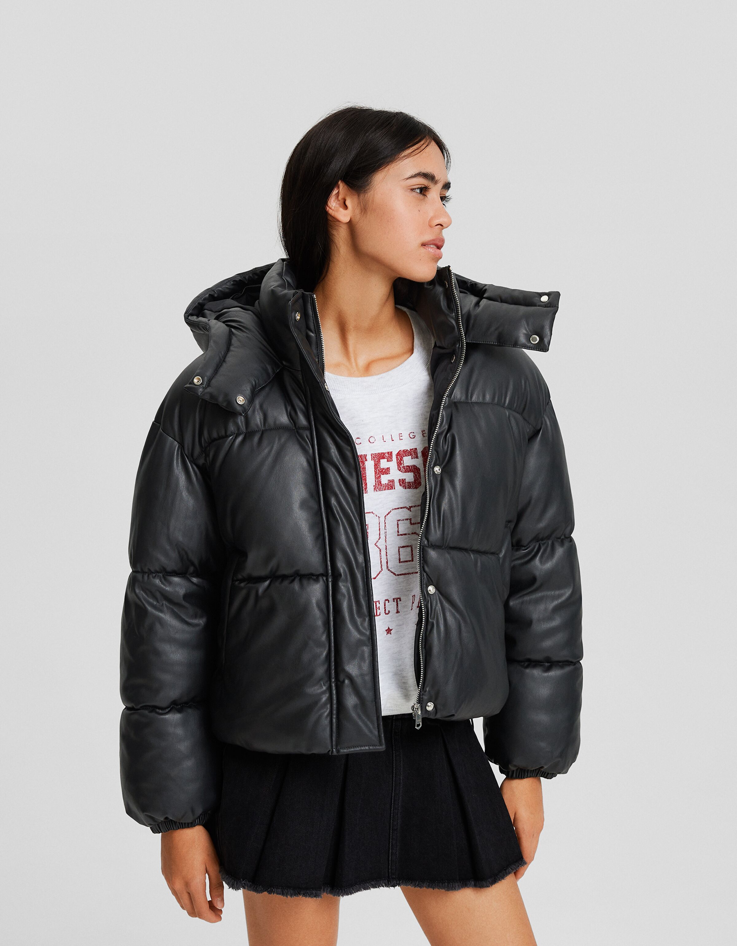 Cazadora acolchada capucha efecto piel