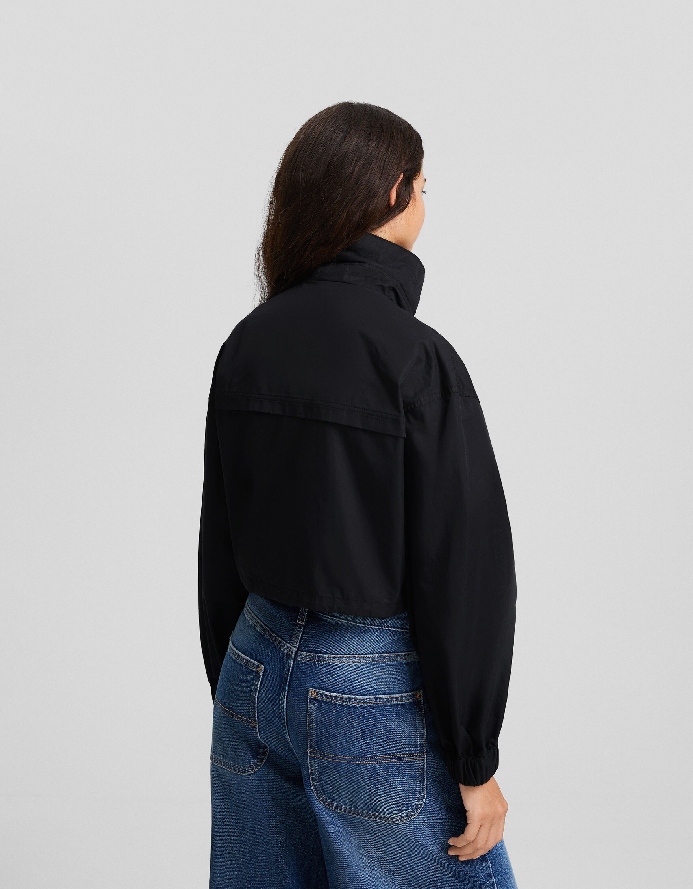 Cazadora corta con algodón y nylon