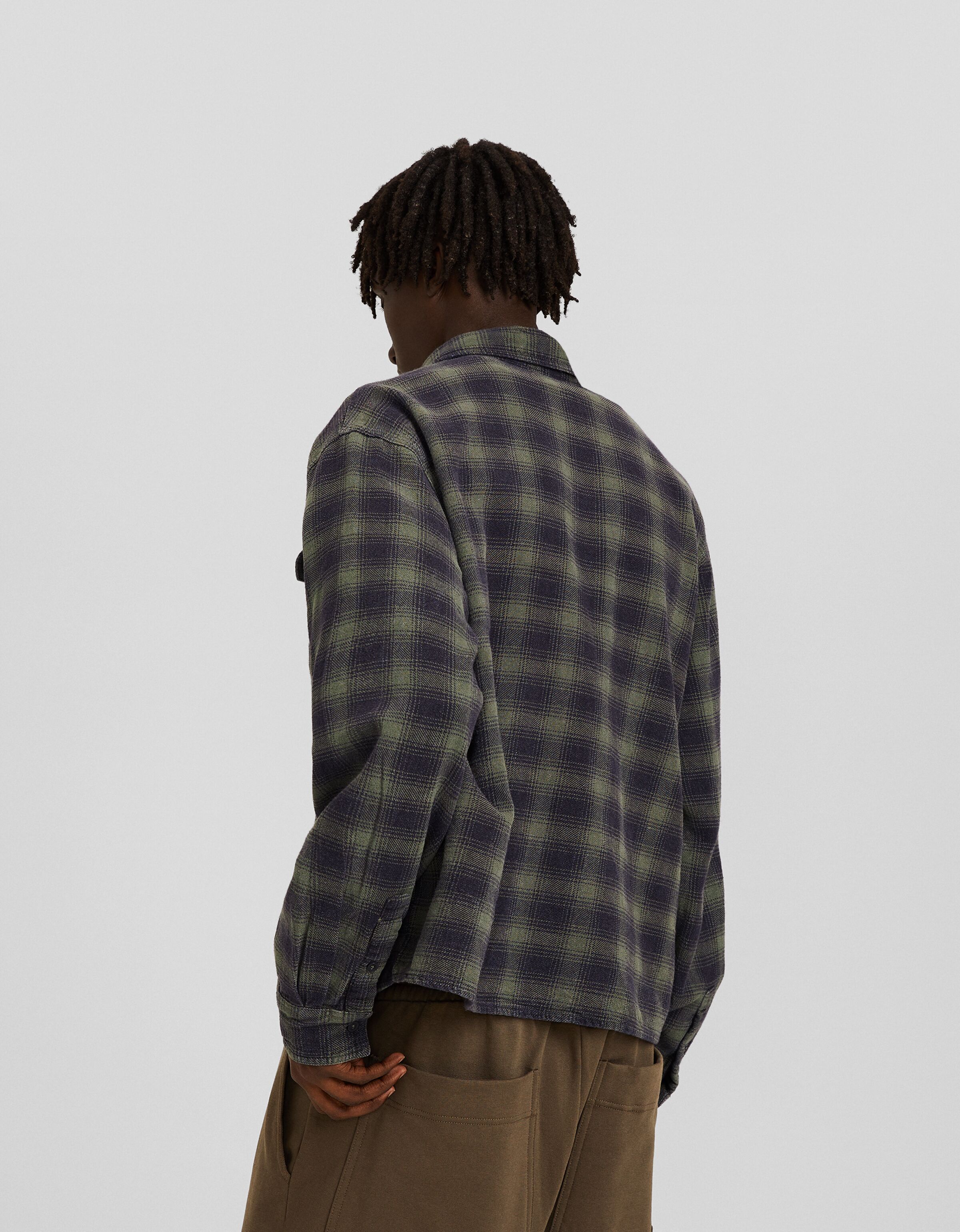 Camisa manga larga cuadros bolsillos efecto lavado