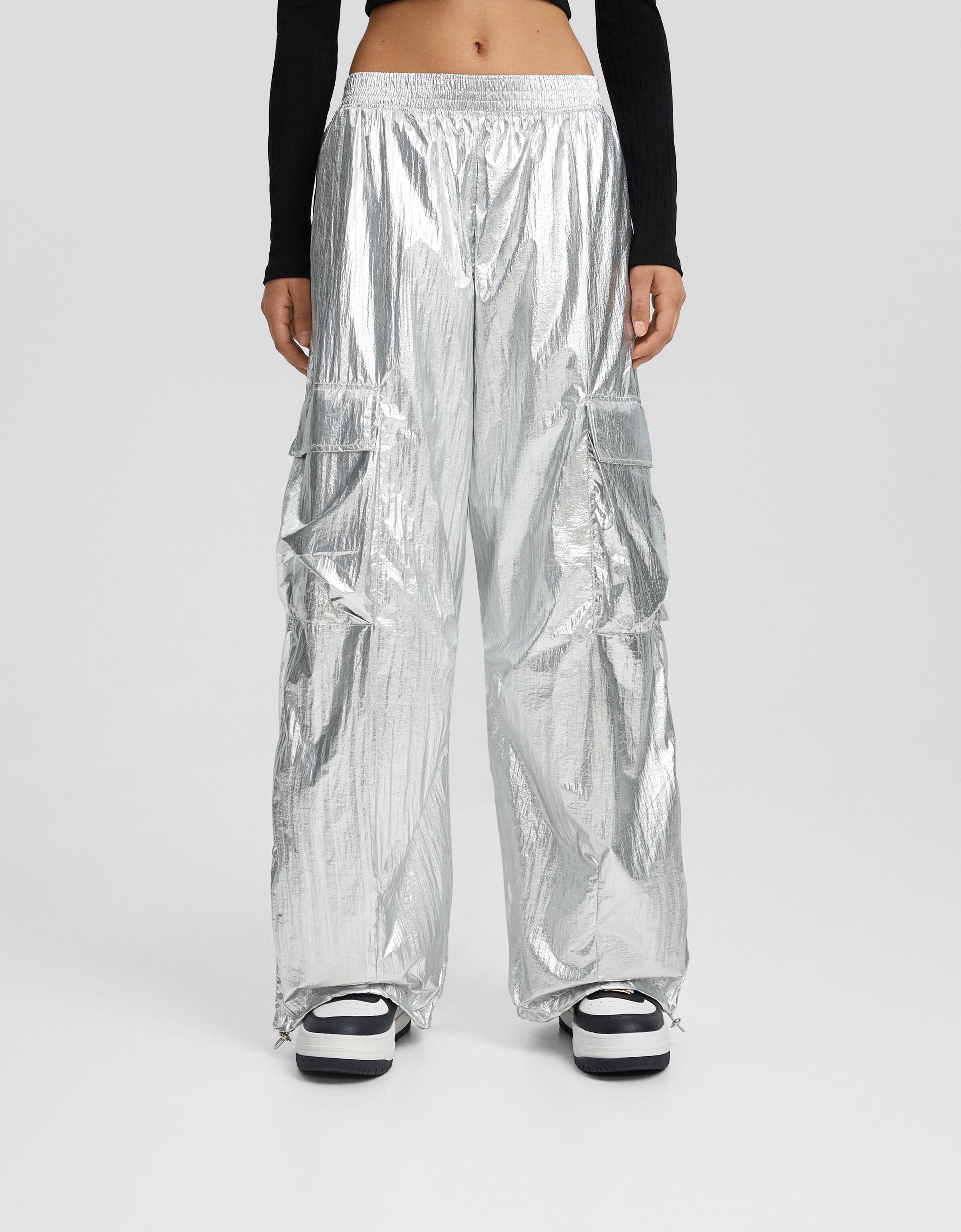 Pantalón parachute con nylon