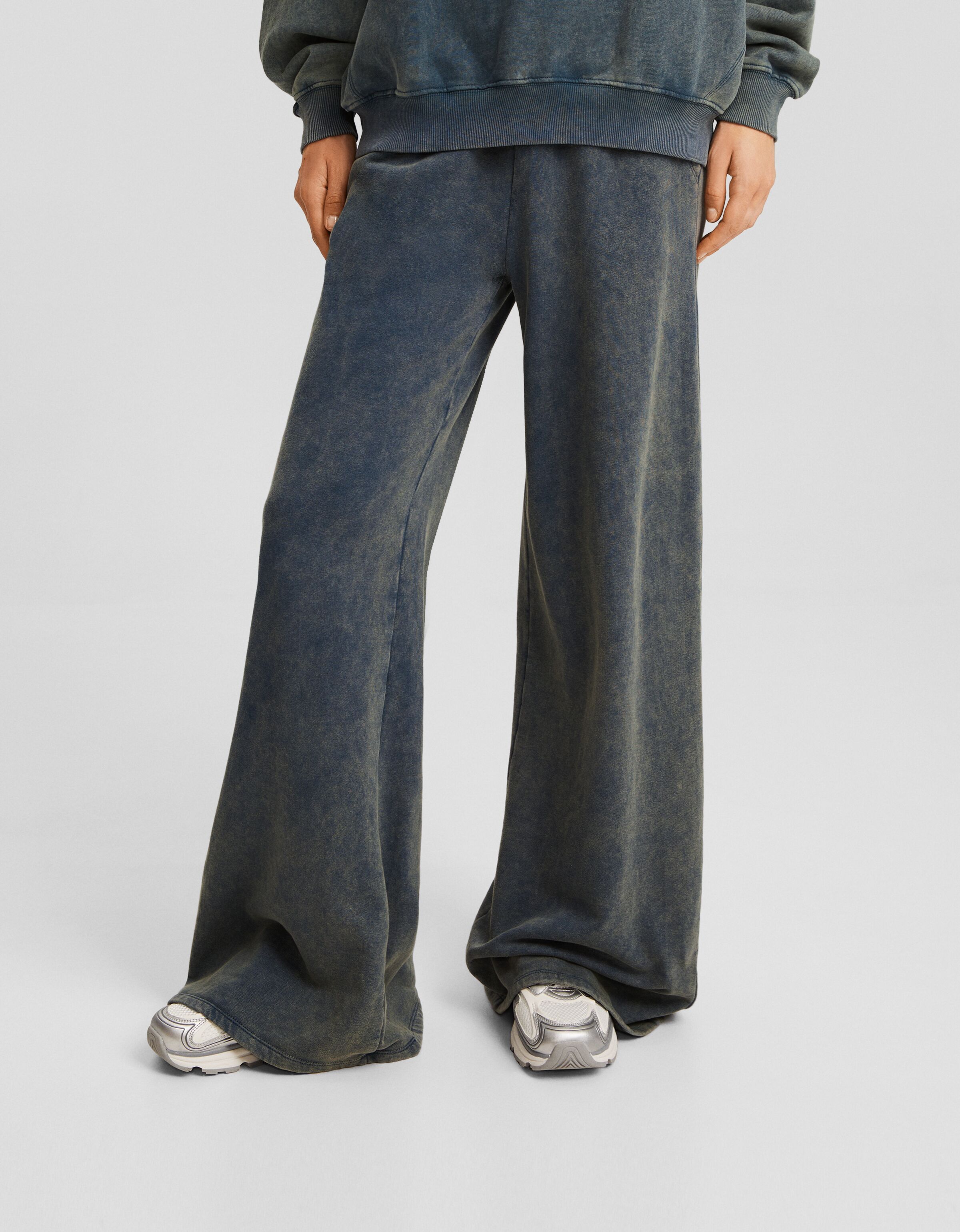 Pantalón felpa wide leg efecto lavado