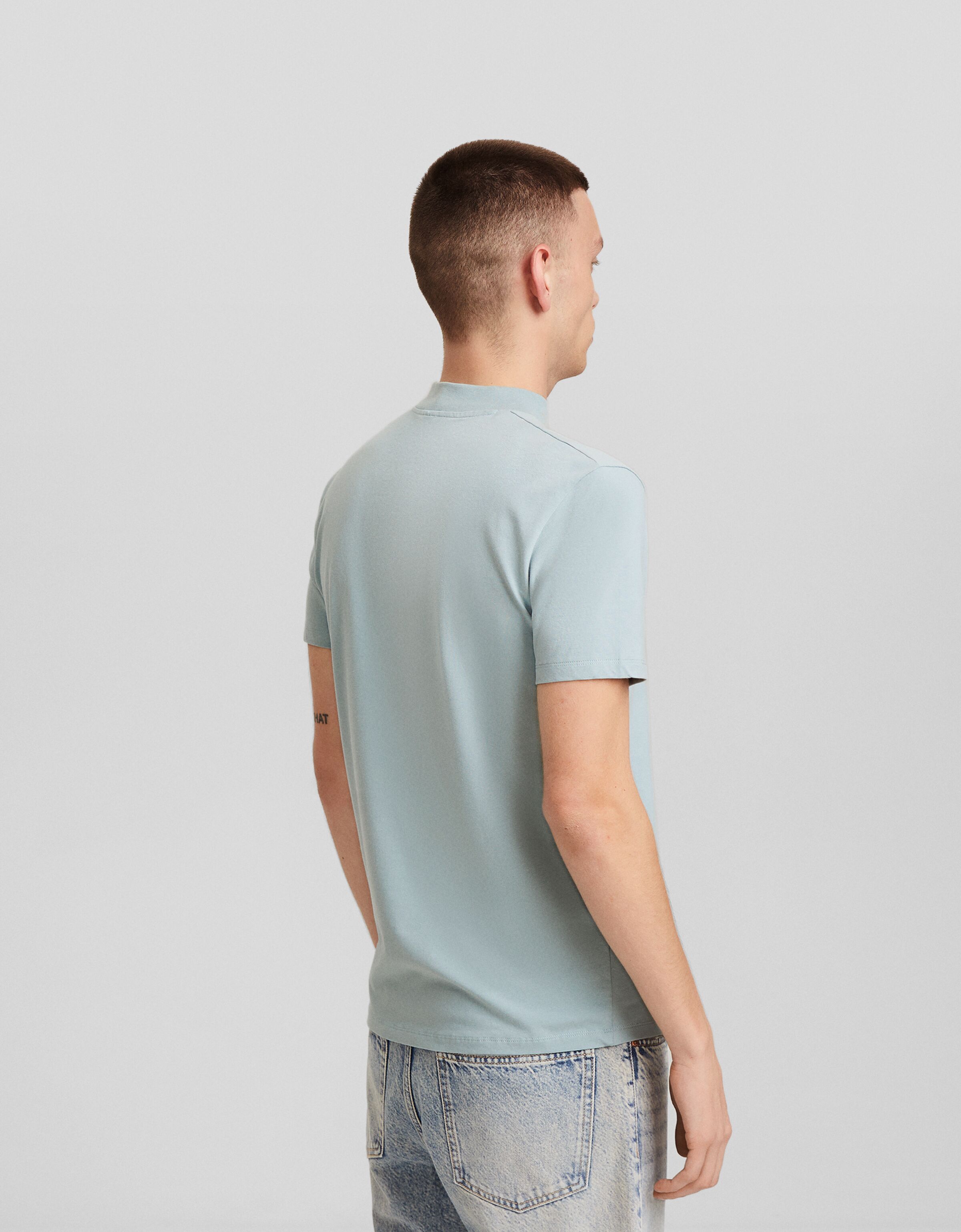 Camiseta manga corta cuello subido