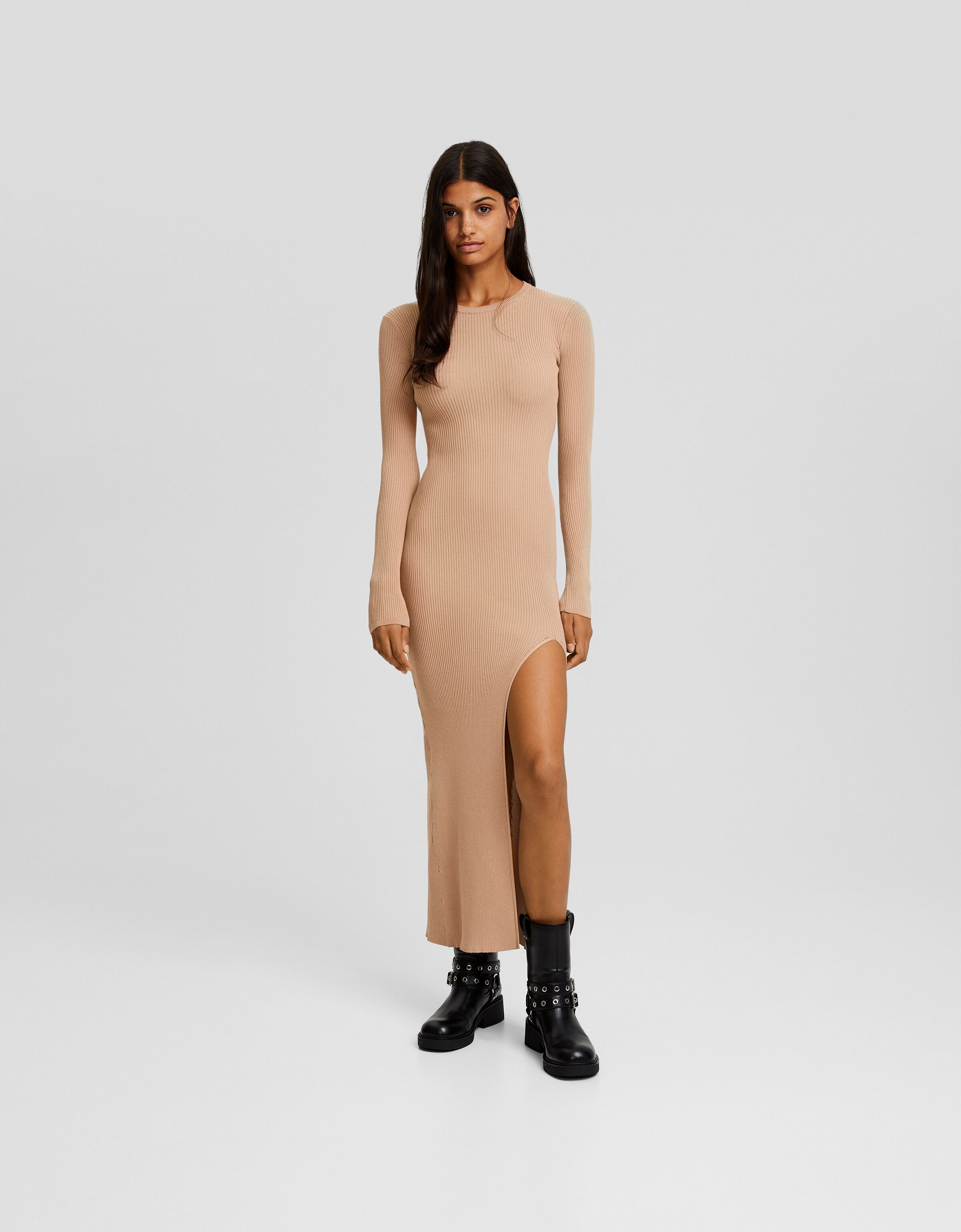 Vestido midi manga larga abertura lateral