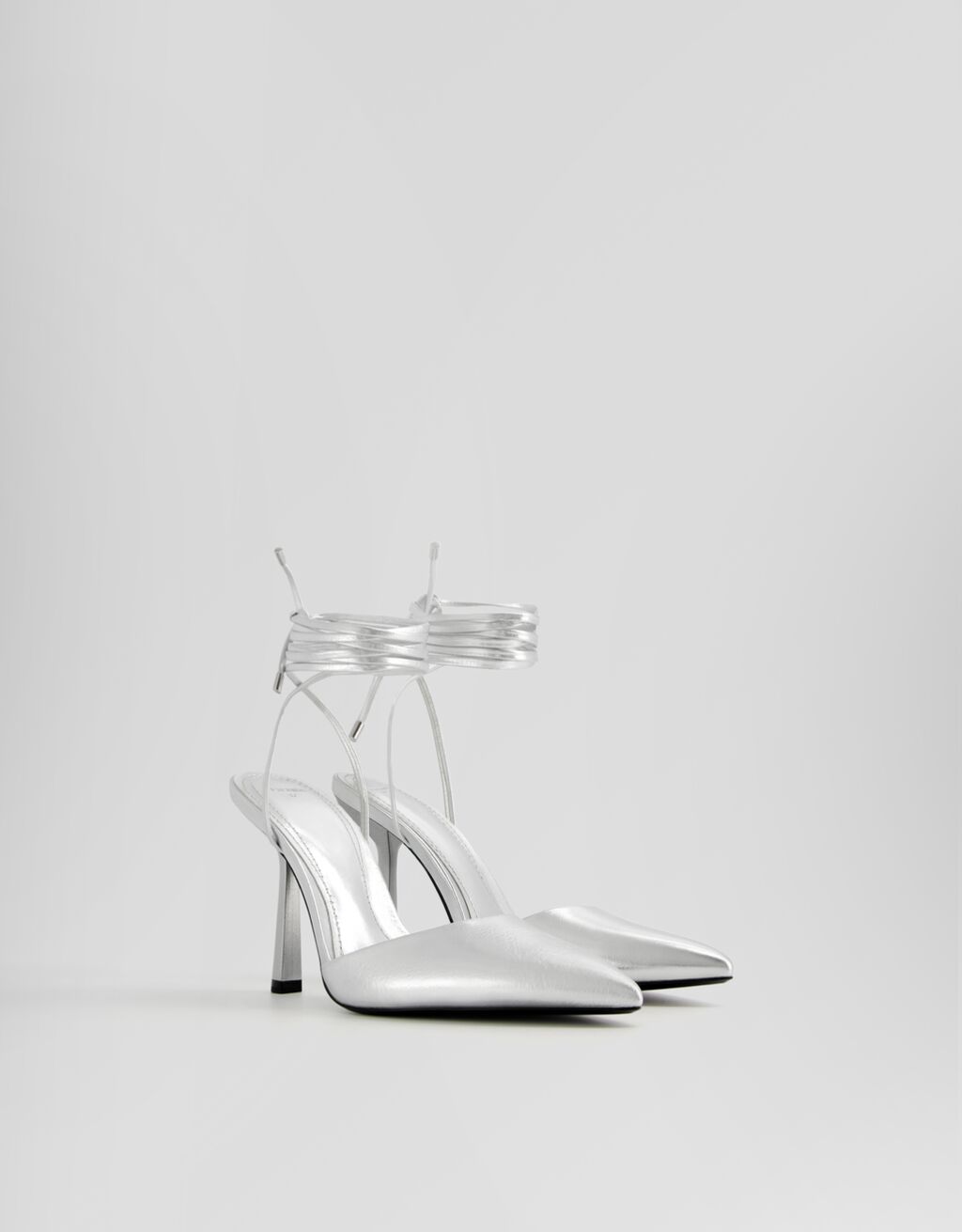 Zapato tacón metalizado lace up