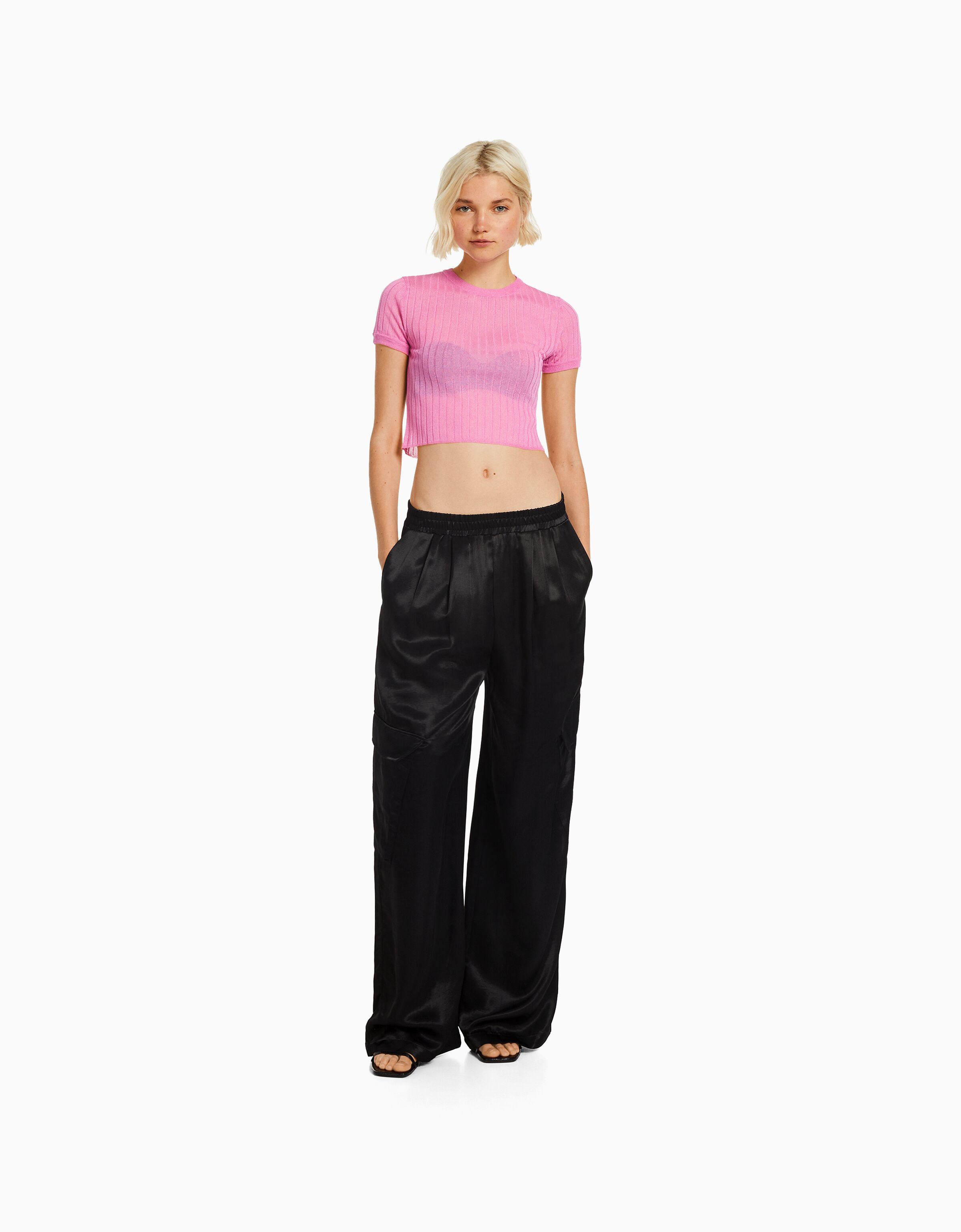 Pantalón wide leg satinado bolsillos
