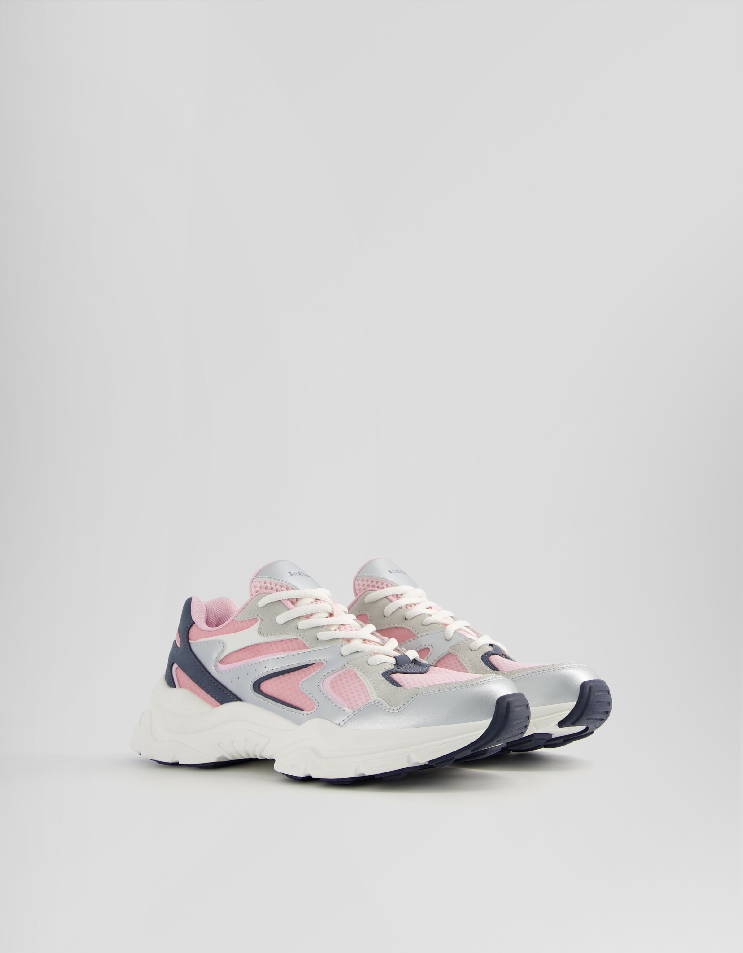 Zapatillas combinadas rejilla detalles metalizados