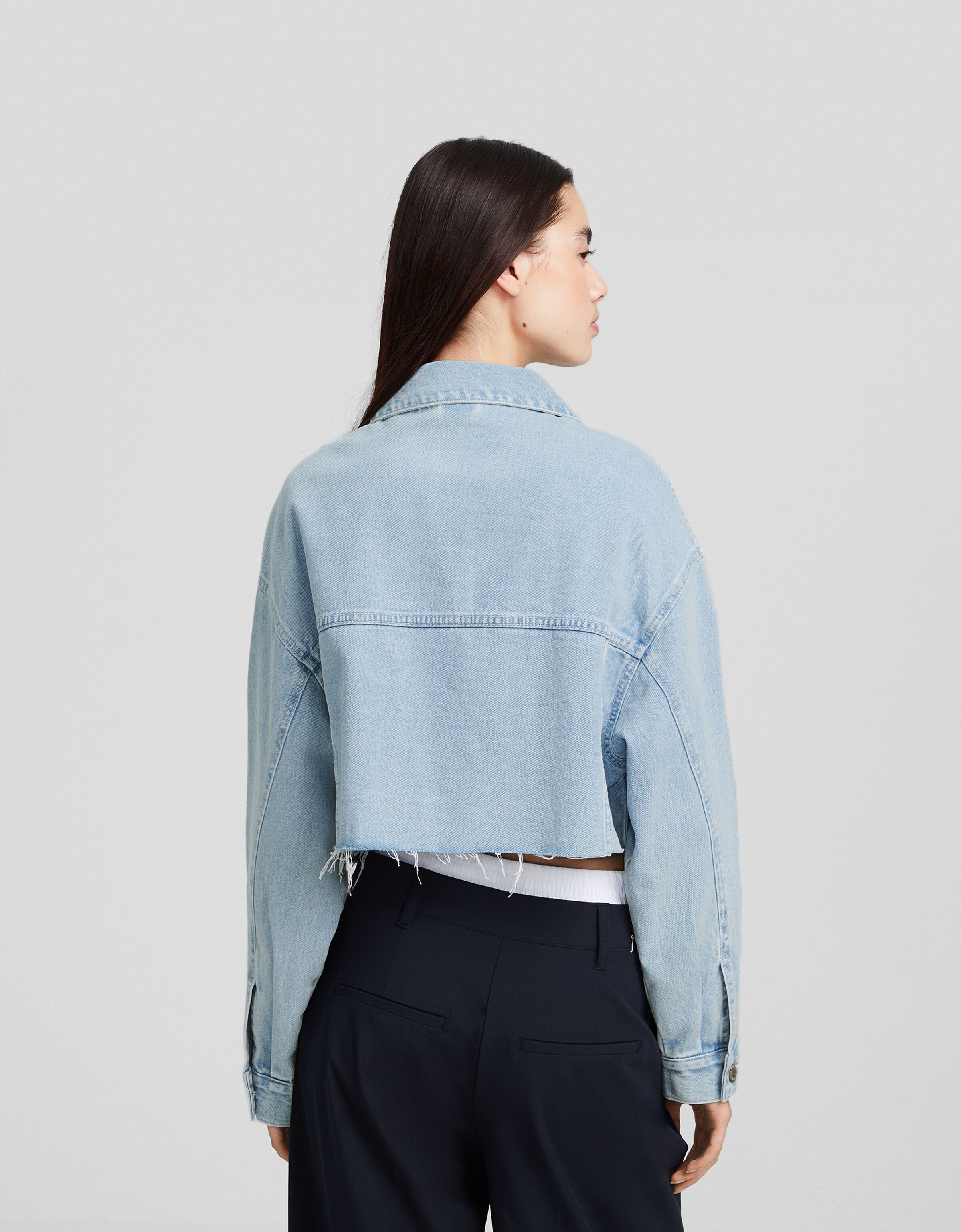 Cazadora denim cropped
