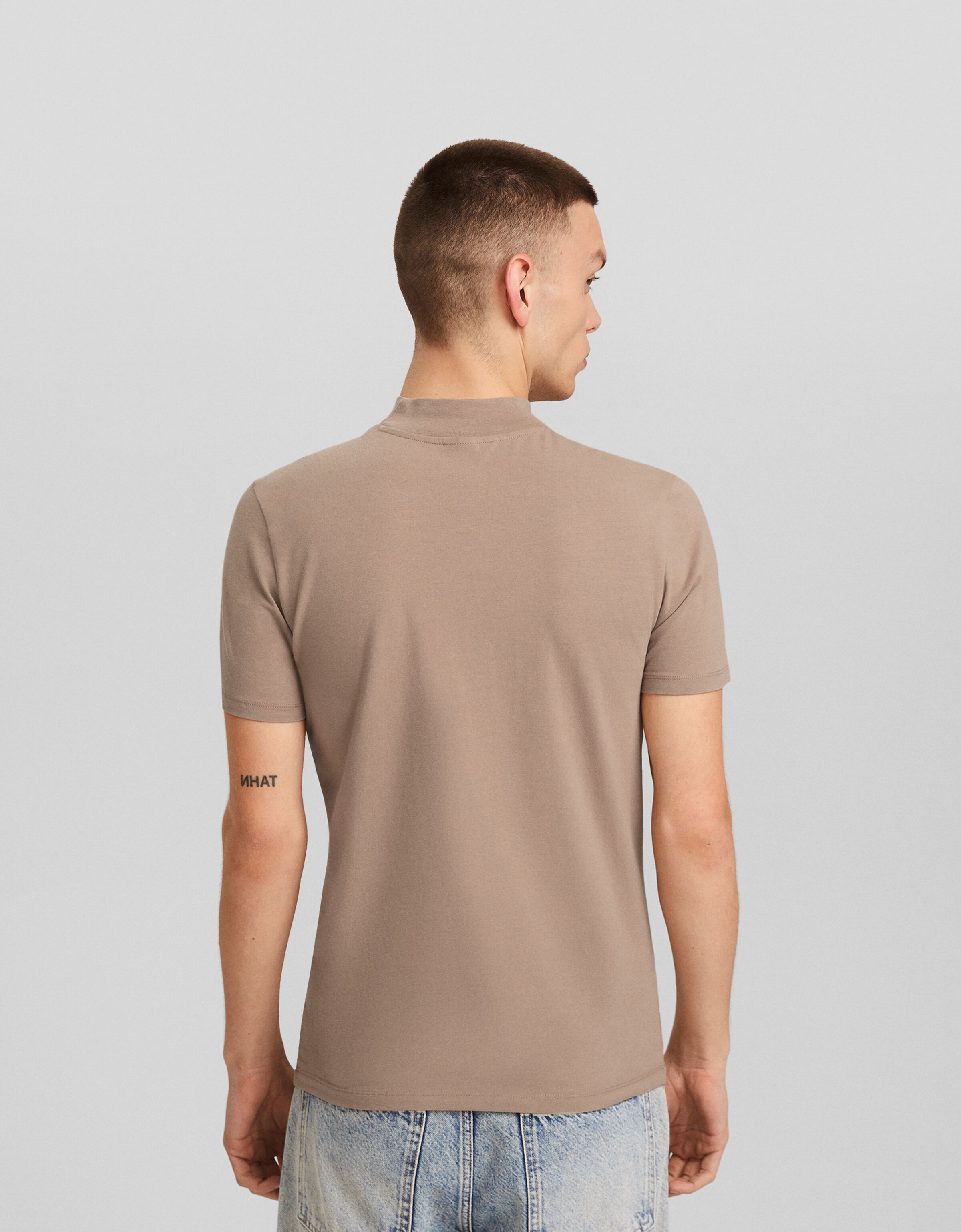 Camiseta manga corta cuello subido