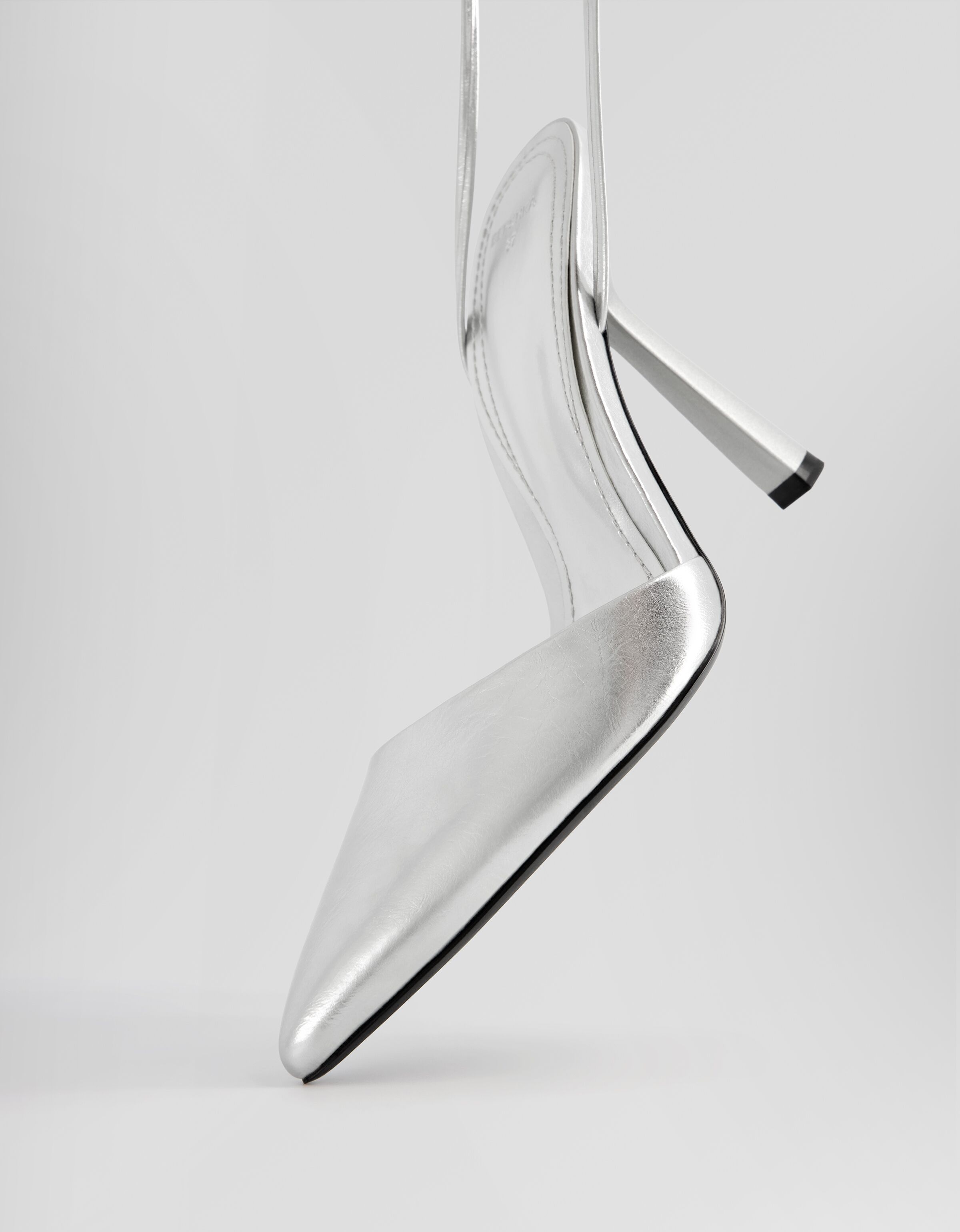 Zapato tacón metalizado lace up