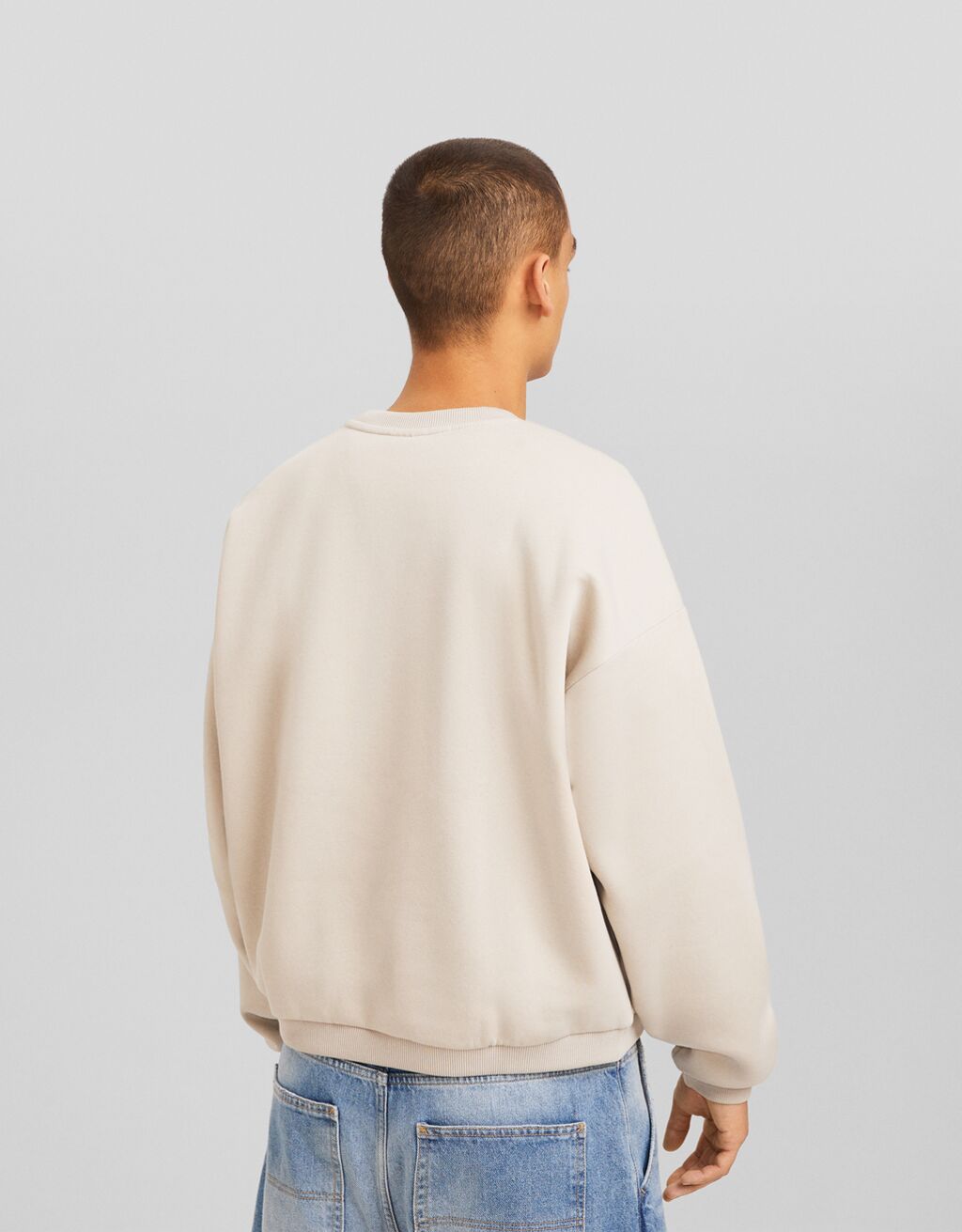 Sudadera cropped print varsity