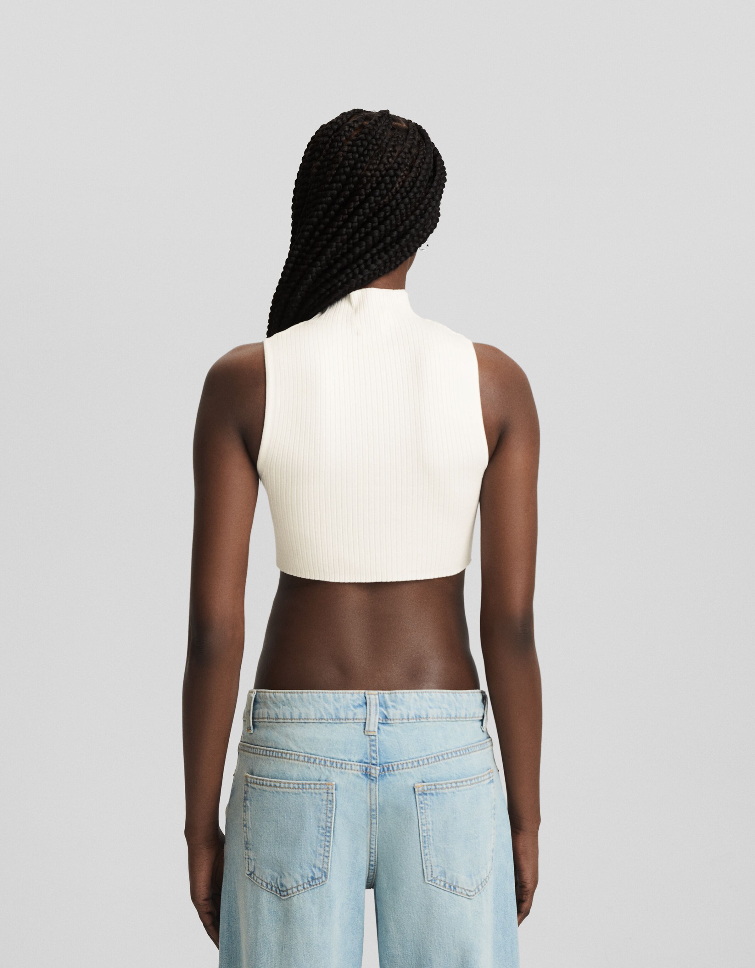 Top sin mangas cuello subido punto