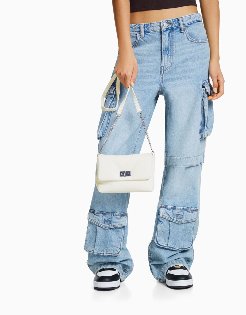 Bolso bandolera cadena detalle cierre