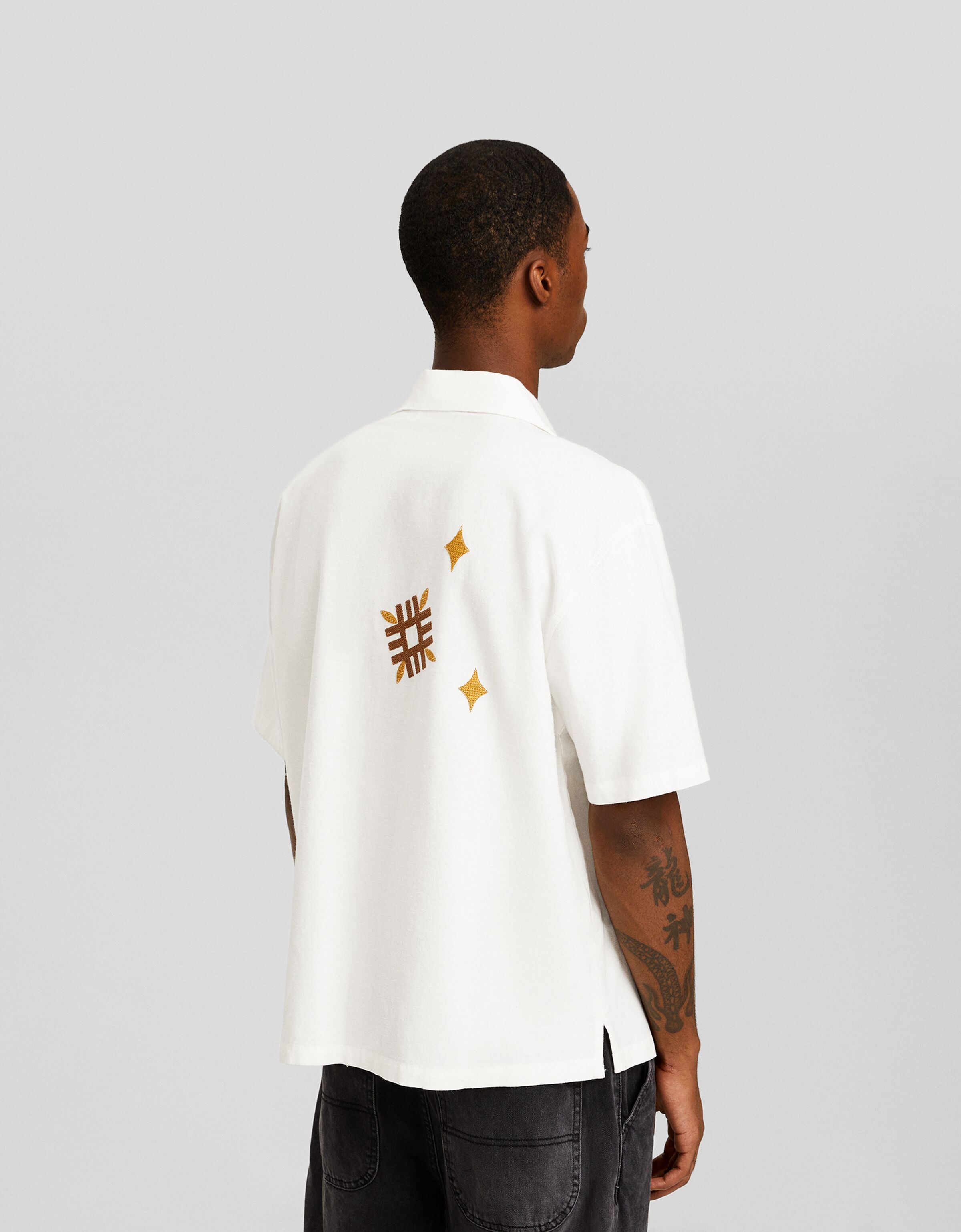 Camisa manga corta rústica bordados