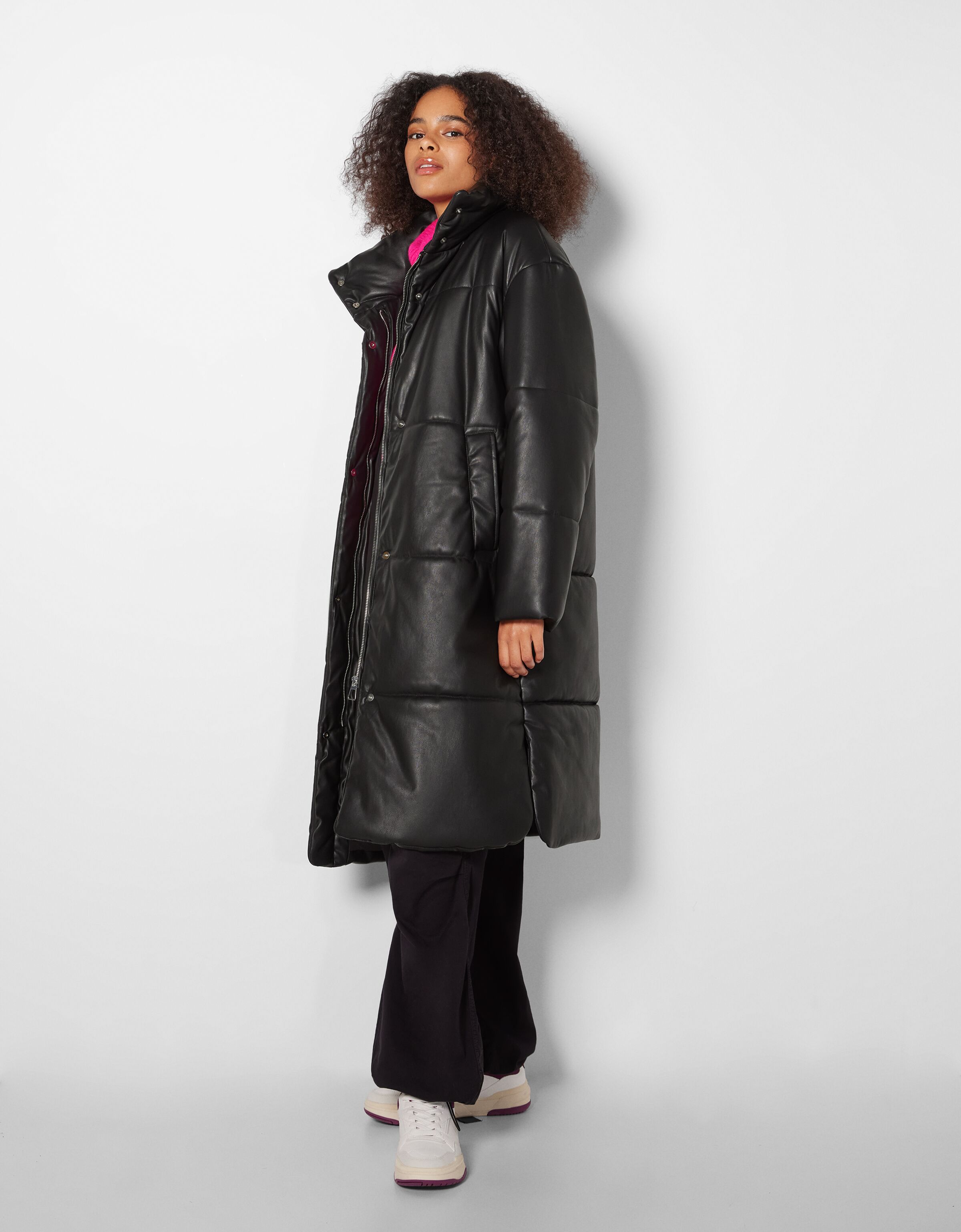 Abrigo largo acolchado efecto piel