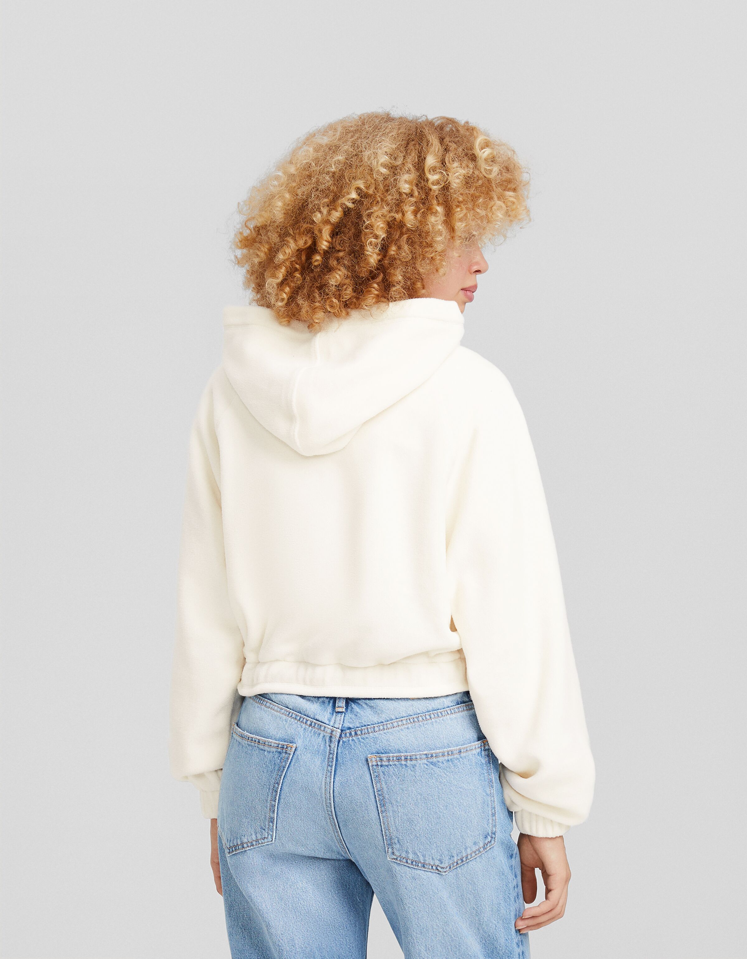 Sudadera capucha polar bordado