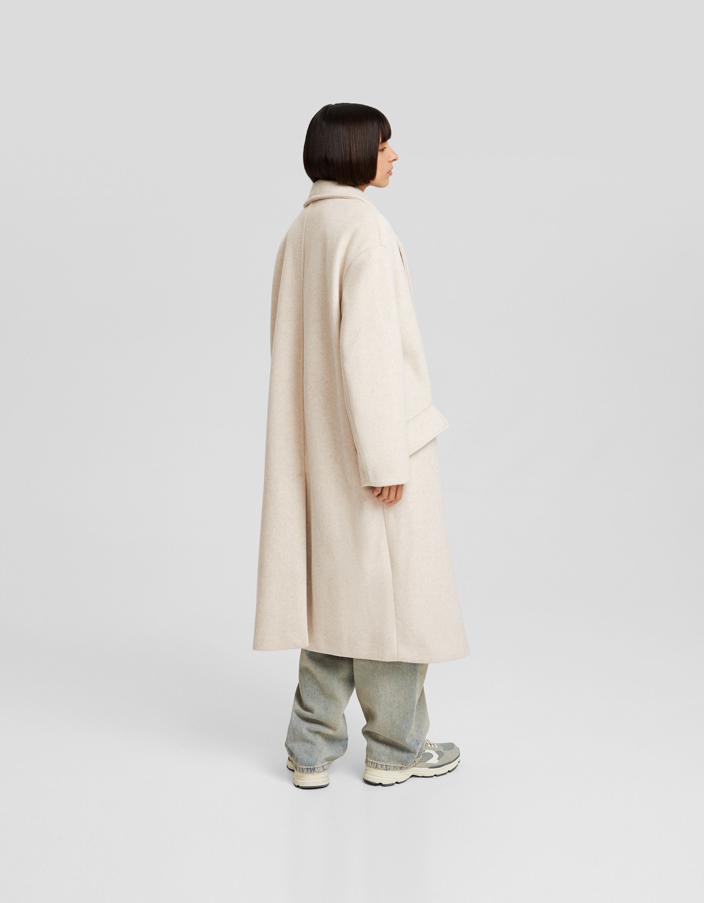 Abrigo largo hombro caído