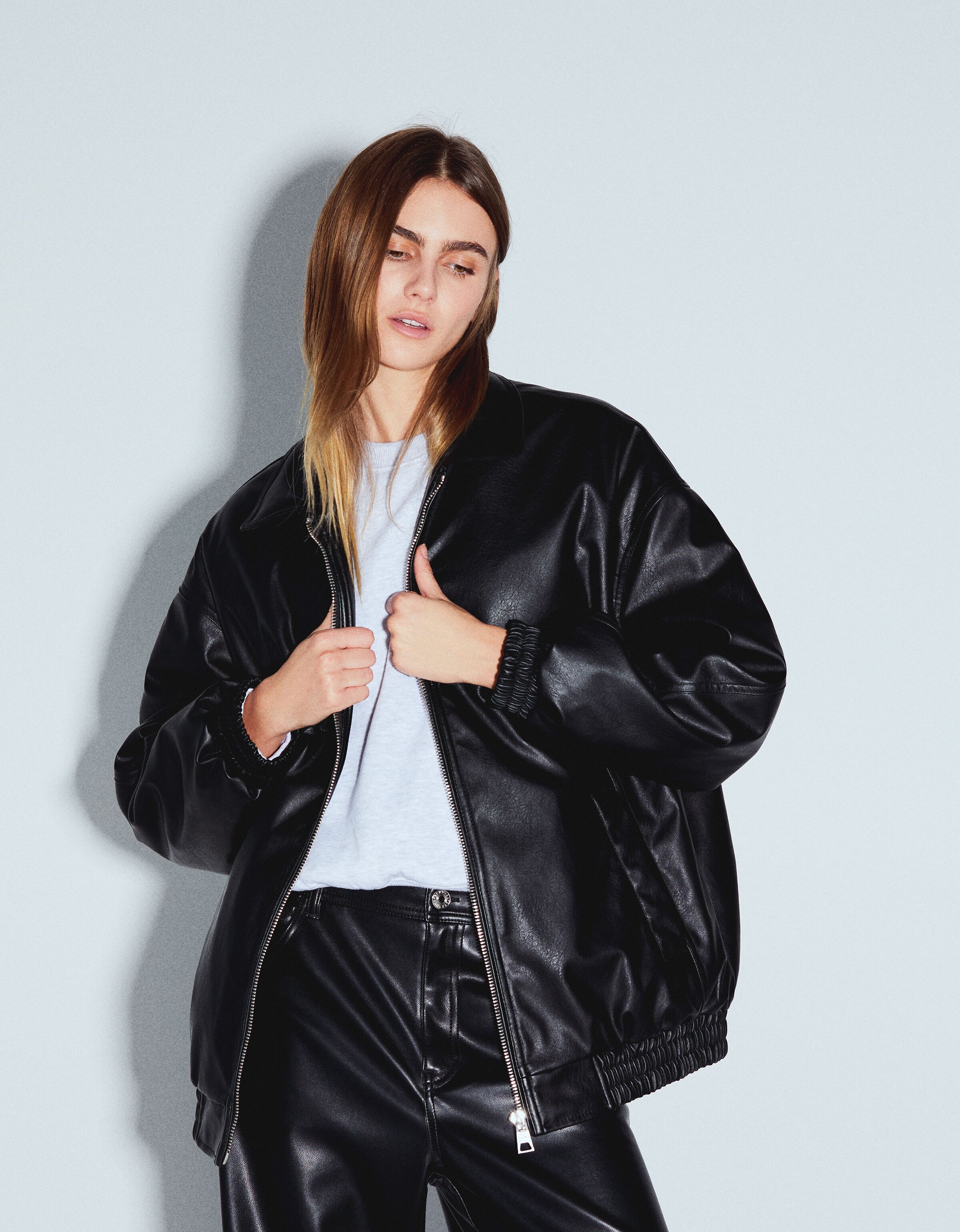 Cazadora oversize dad fit efecto piel