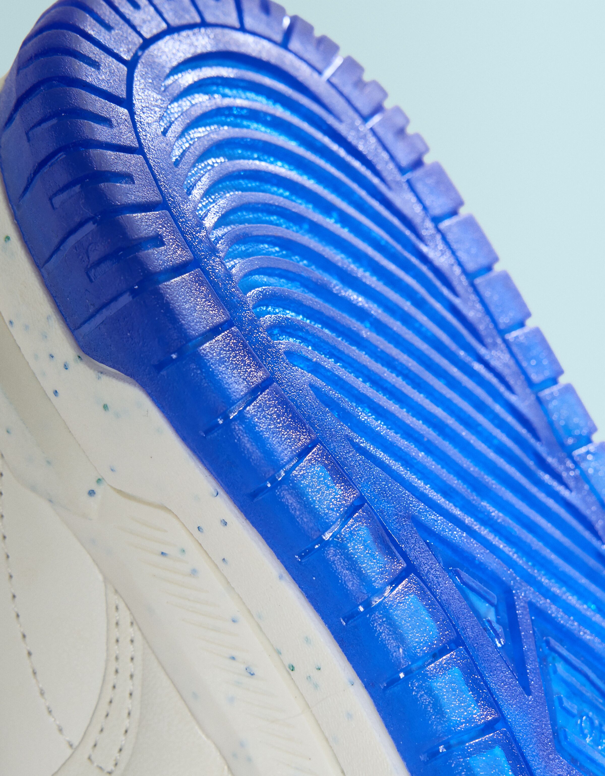 Zapatillas SSSTUFFF X BERSHKA detalle llavero hombre