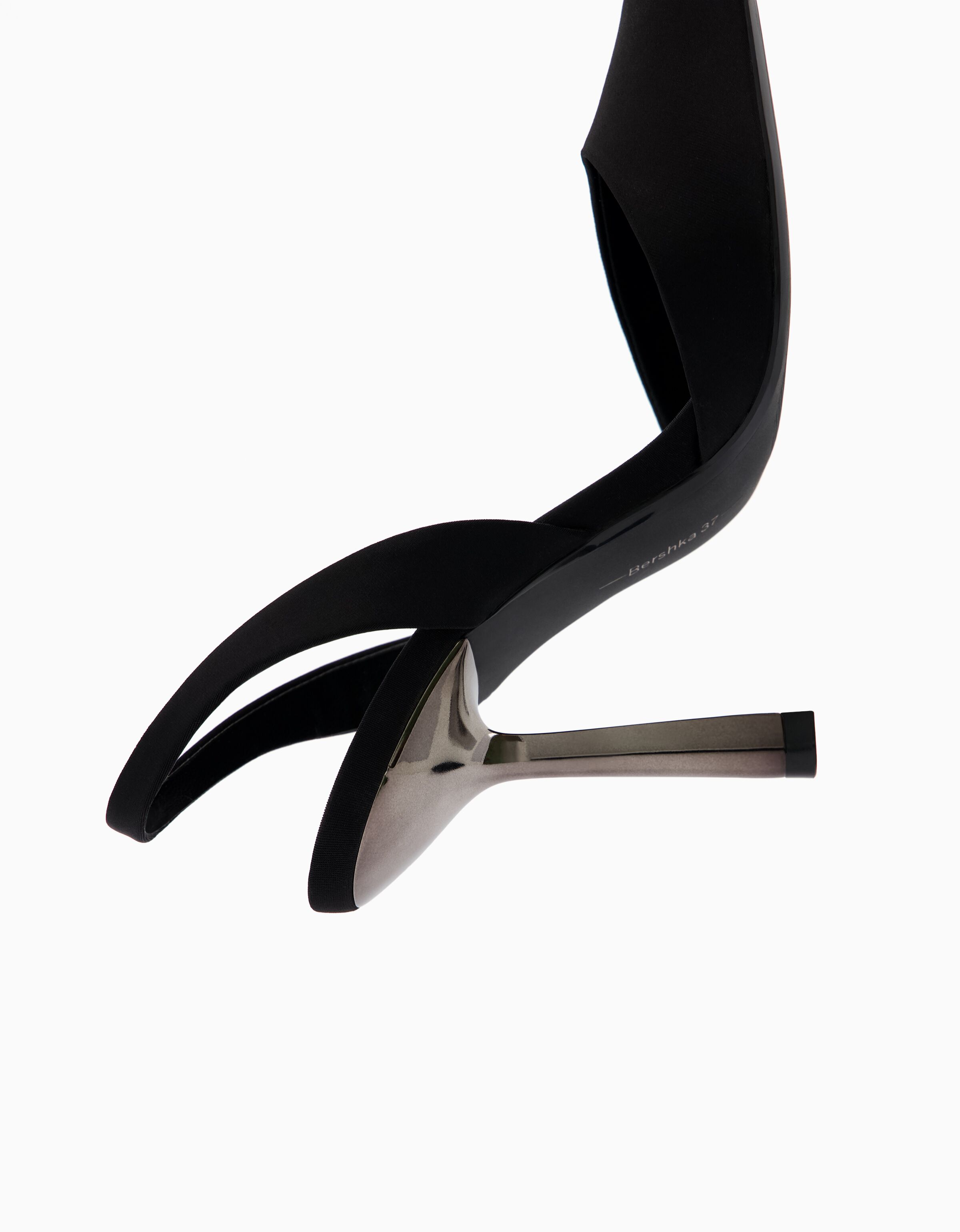 Zapato tacón destalonado